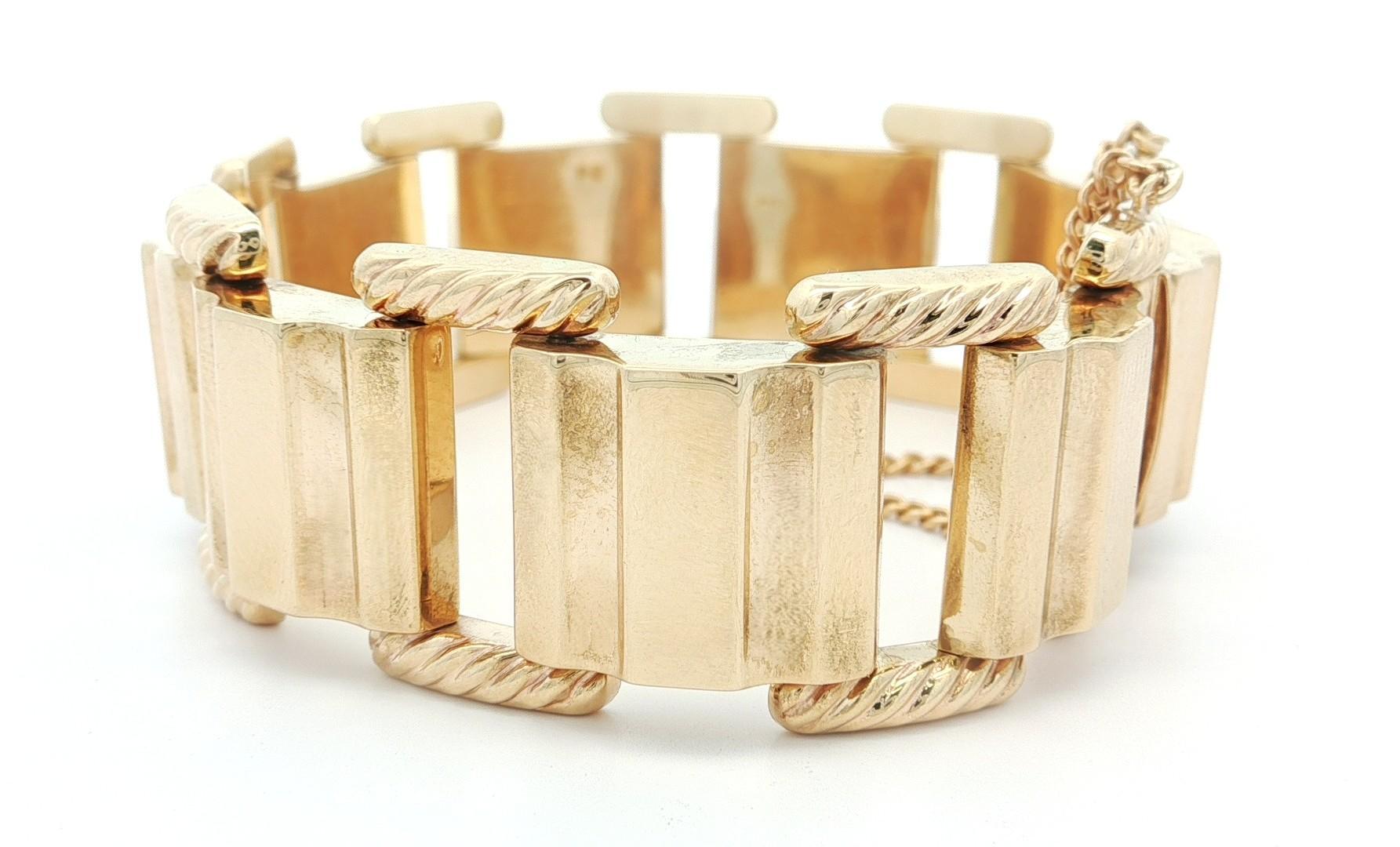 Pulsera de eslabones de oro amarillo retro vintage con panel acanalado ancho y abullonado en venta 2