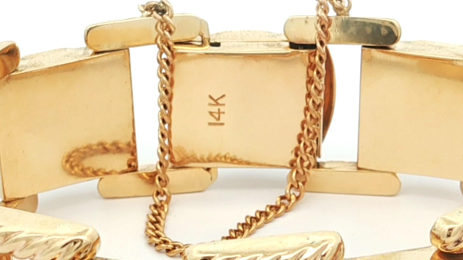 Pulsera de eslabones de oro amarillo retro vintage con panel acanalado ancho y abullonado en venta 3