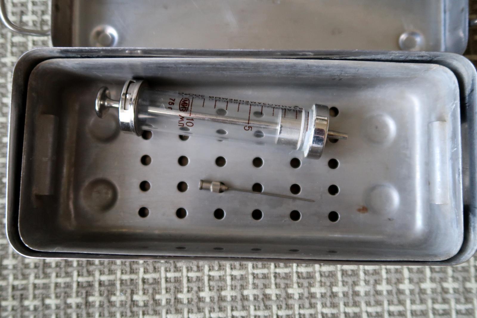 Set di siringhe di vetro sovietiche riutilizzabili vintage: Durevole e sterilizzabile, 1J188 in vendita 3
