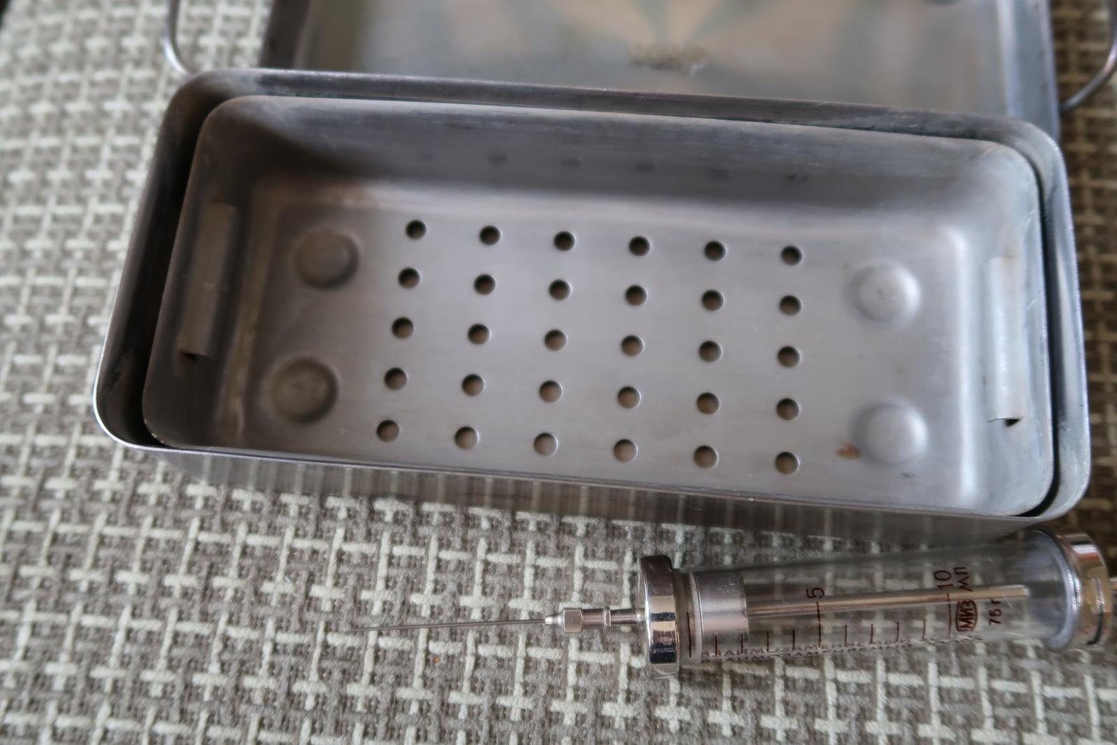 Vetro Set di siringhe di vetro sovietiche riutilizzabili vintage: Durevole e sterilizzabile, 1J188 in vendita