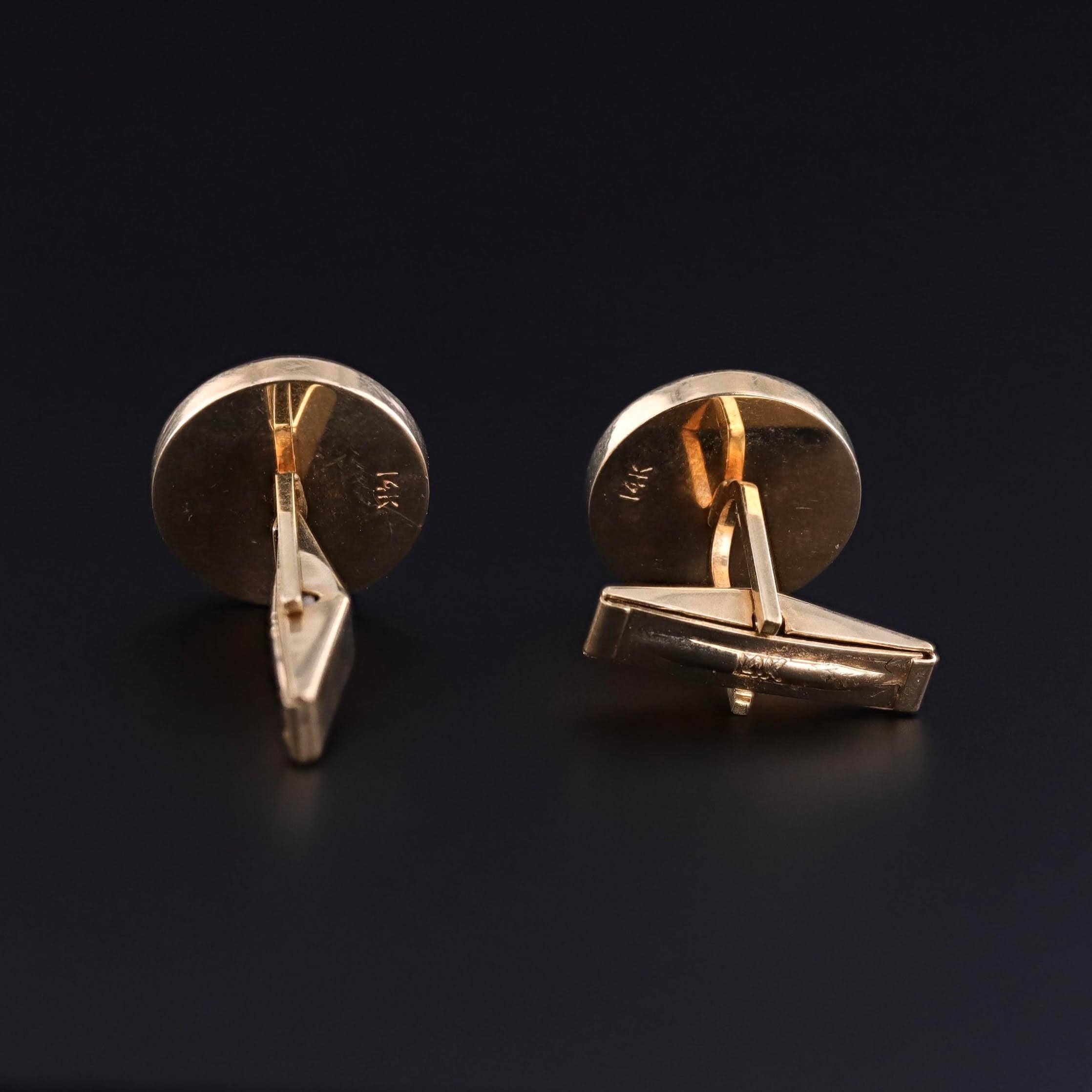Cabochon Vintage Reverse Painted Crystal Deer Cufflinks of 14k Gold For Sale