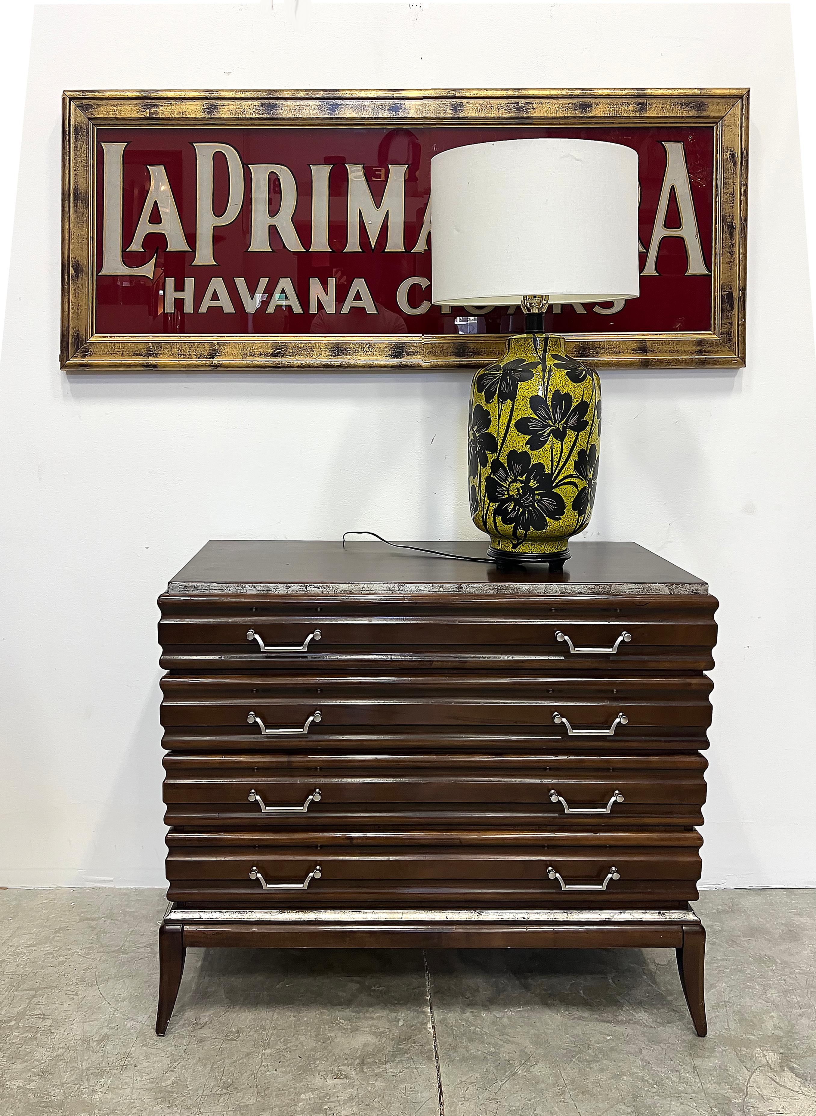 Insegna per sigari LaPrimadora Havana in vetro dipinto al contrario, Vintage By 

In vendita c'è un'insegna per sigari di grandi dimensioni in vetro dipinto al contrario che potrebbe essere un'insegna commerciale o pubblicitaria.  L'insegna è in