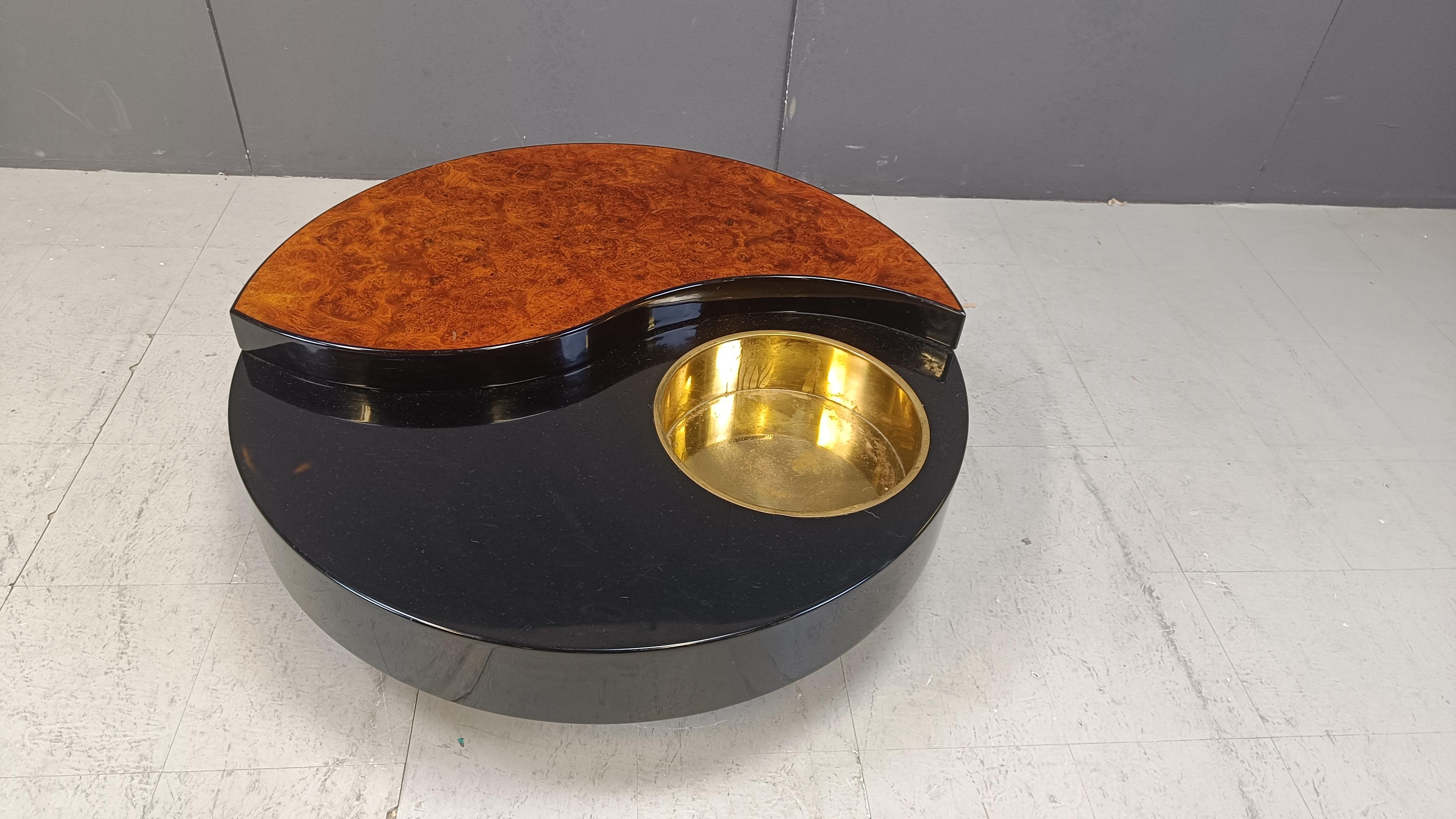Vintage revolving coffee table in  burl and lacquer by Willy Rizzo, 1970s 3