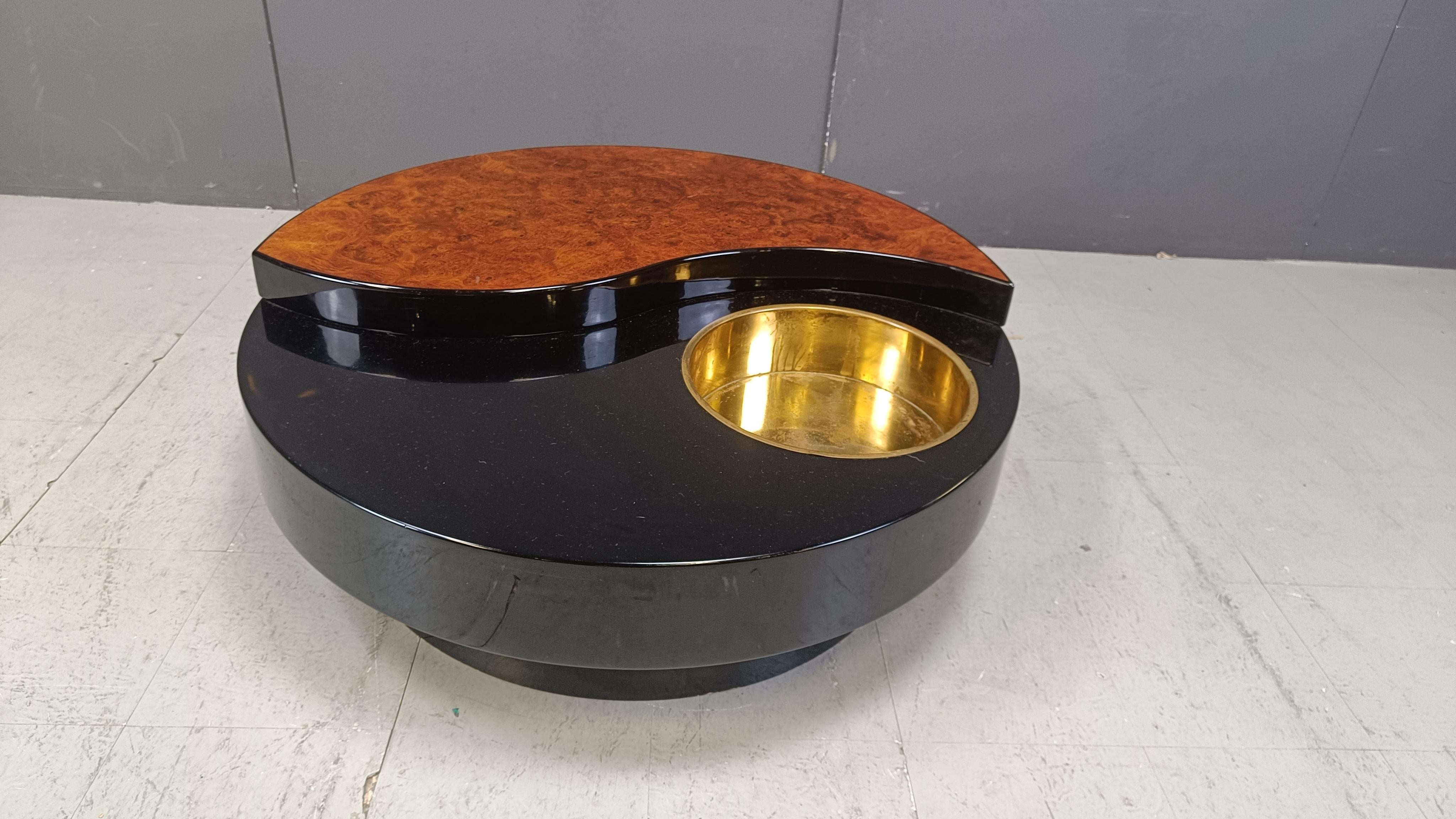 Vintage revolving coffee table in  burl and lacquer by Willy Rizzo, 1970s 4