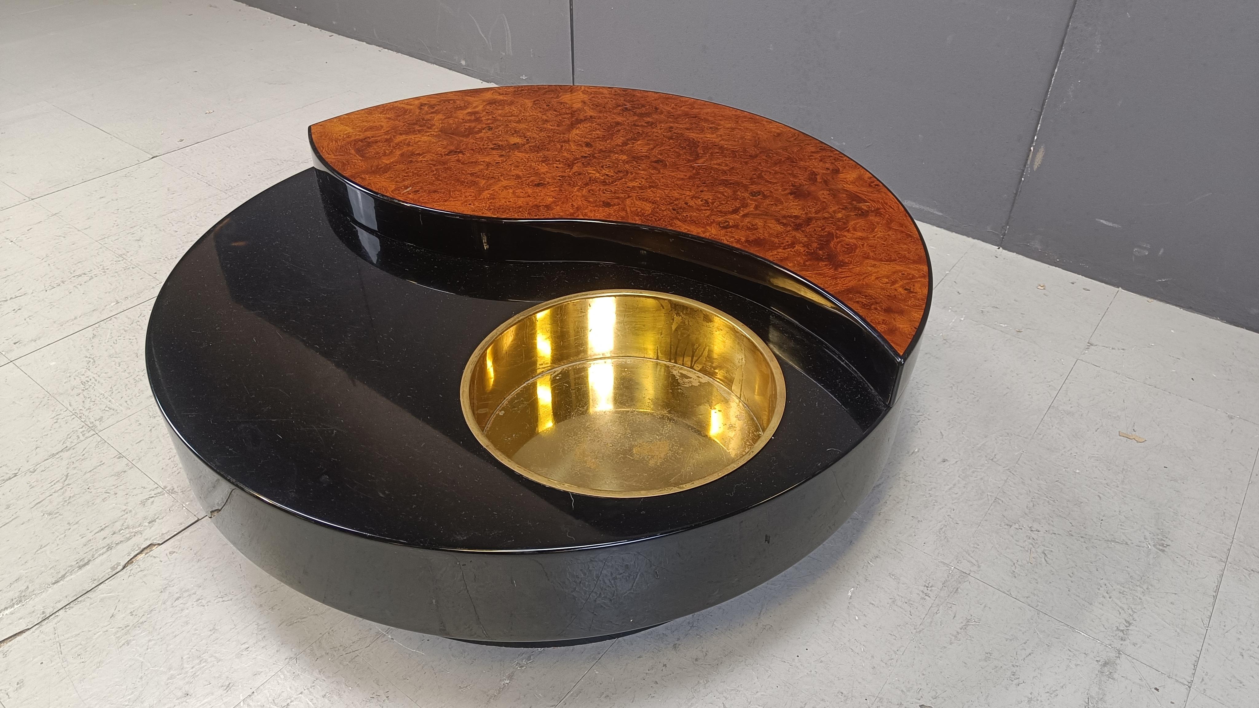 Vintage revolving coffee table in  burl and lacquer by Willy Rizzo, 1970s 6