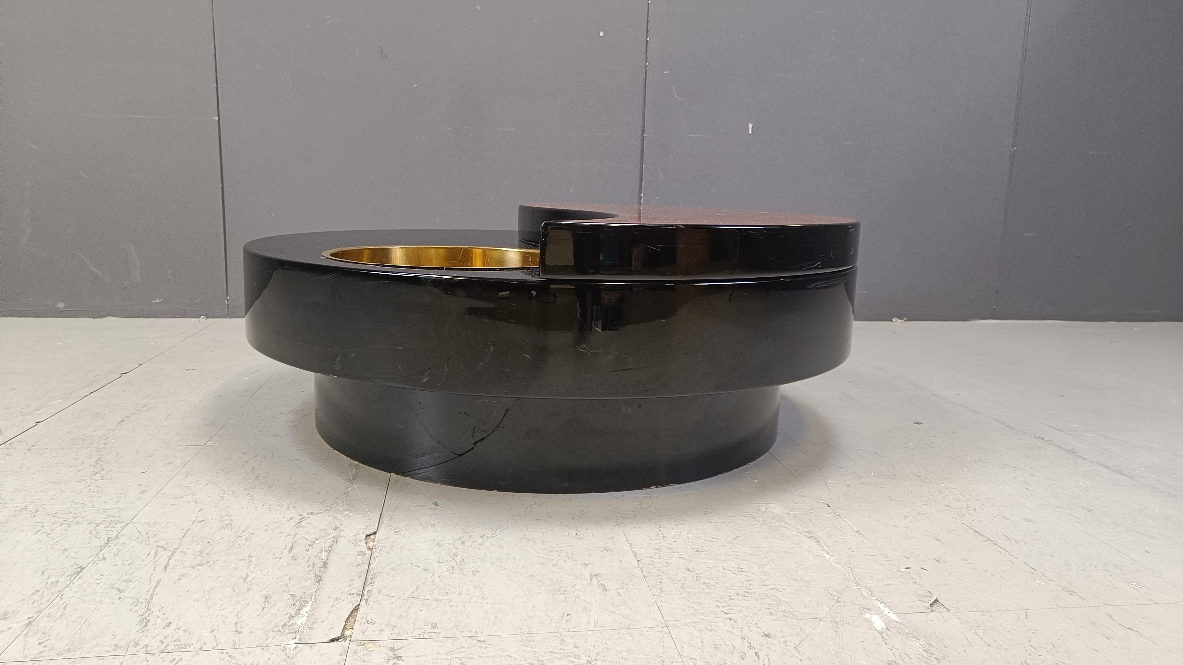 Late 20th Century Vintage revolving coffee table in  burl and lacquer by Willy Rizzo, 1970s