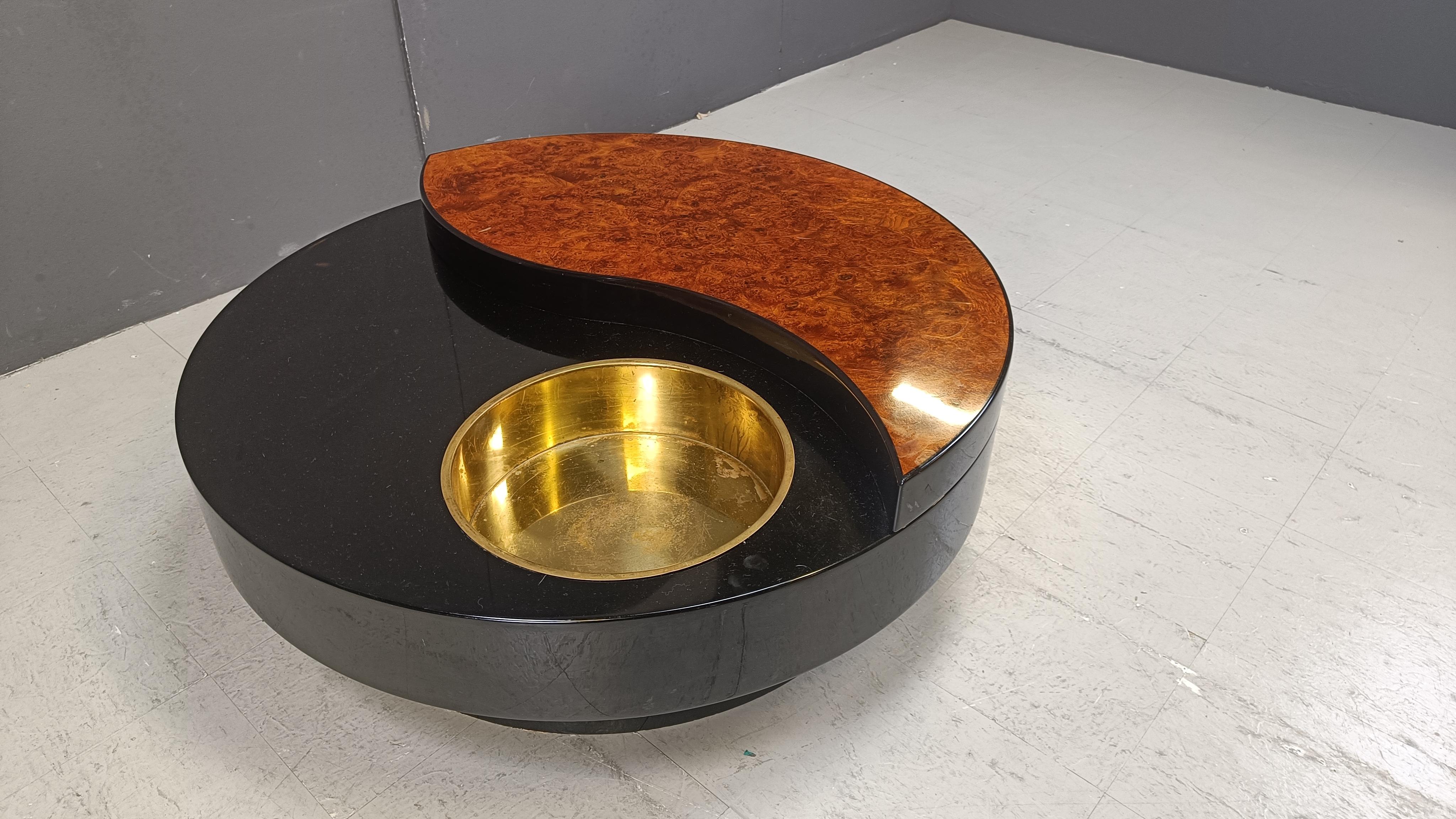 Vintage revolving coffee table in  burl and lacquer by Willy Rizzo, 1970s 1