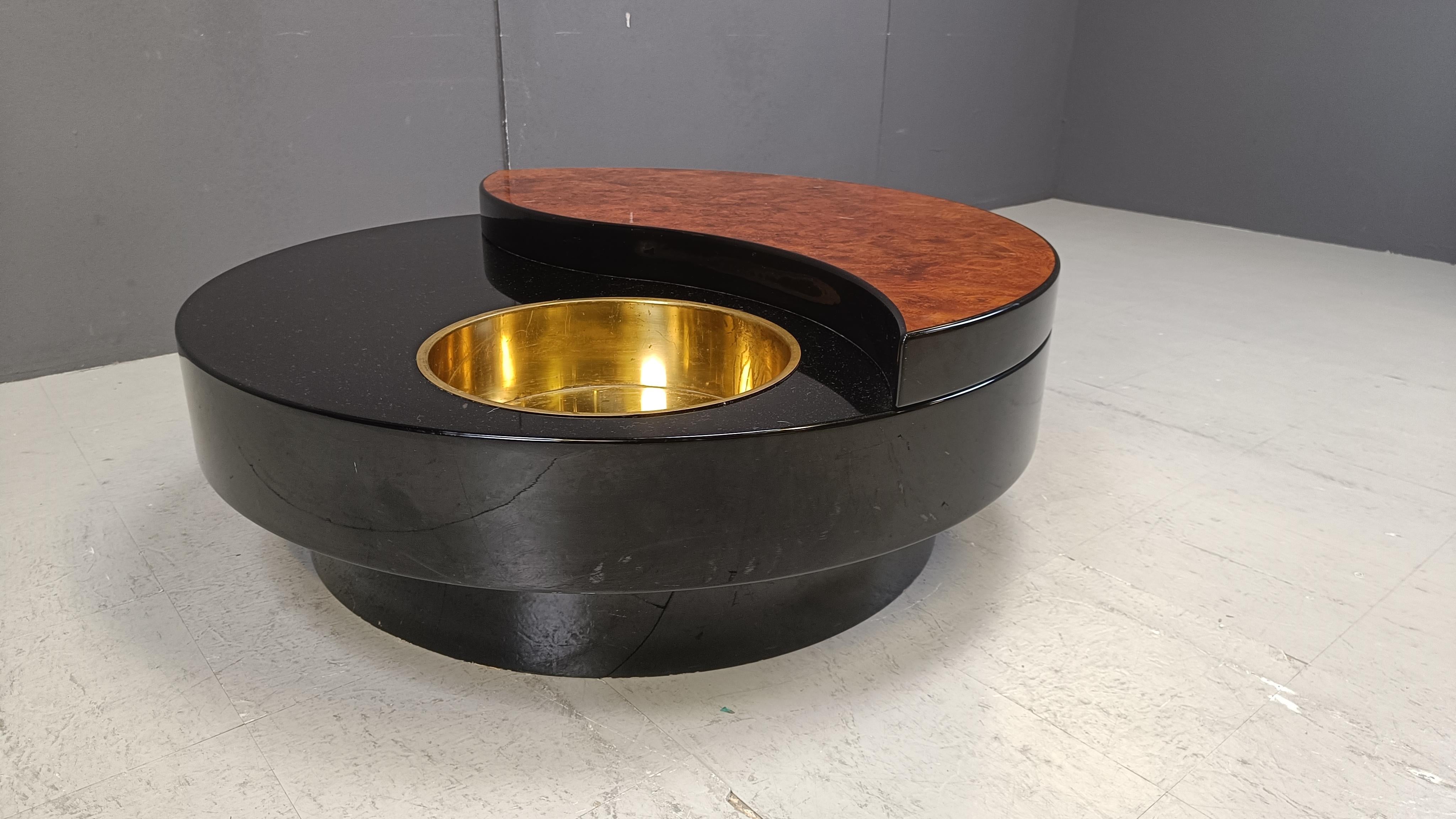 Vintage revolving coffee table in  burl and lacquer by Willy Rizzo, 1970s 2