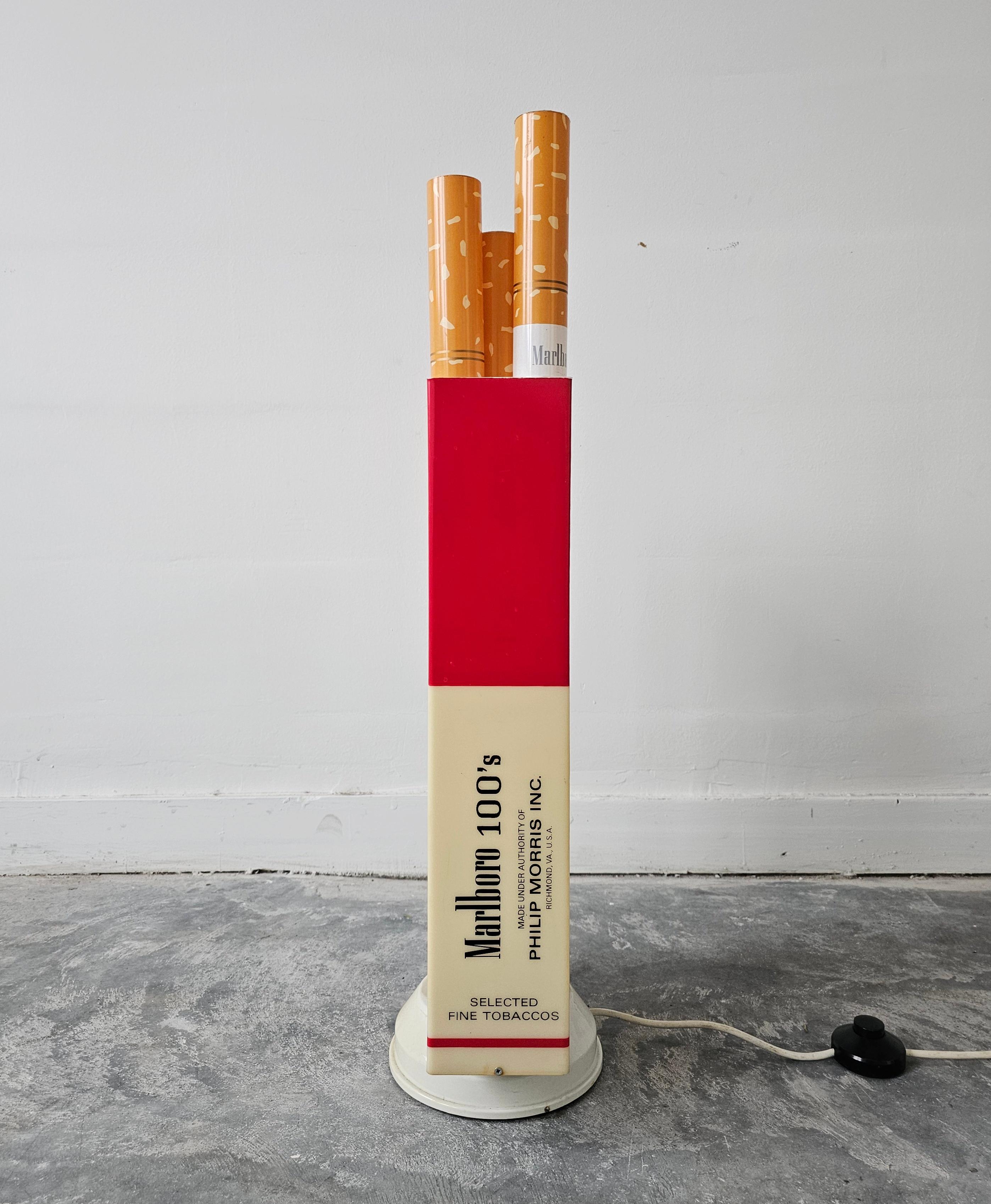 Vintage Revolving Light Up Box depicting Marlboro Cigarette Pack, USA 1980s In Good Condition In Beograd, RS