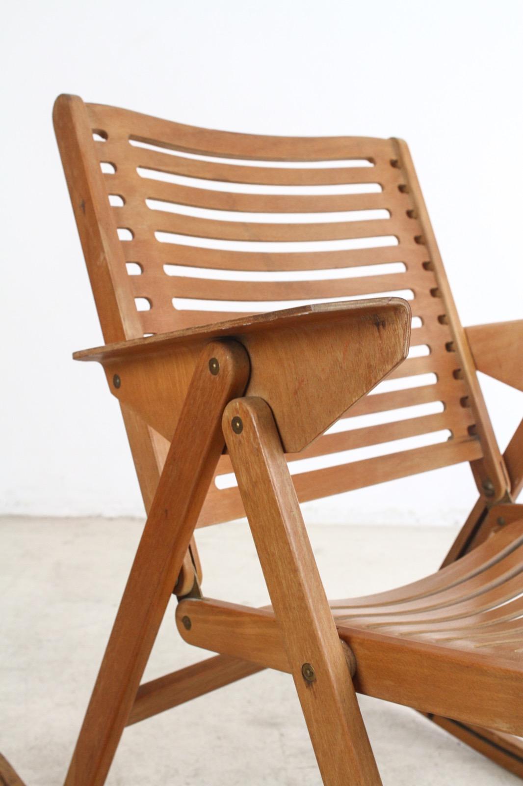 This model Rex folding rocking chair was designed by Niko Kralj in Slovenia in 1952, with this particular piece thought to have been produced during the 1970s. The chair is made of light beech and remains in nice vintage condition with a tiny