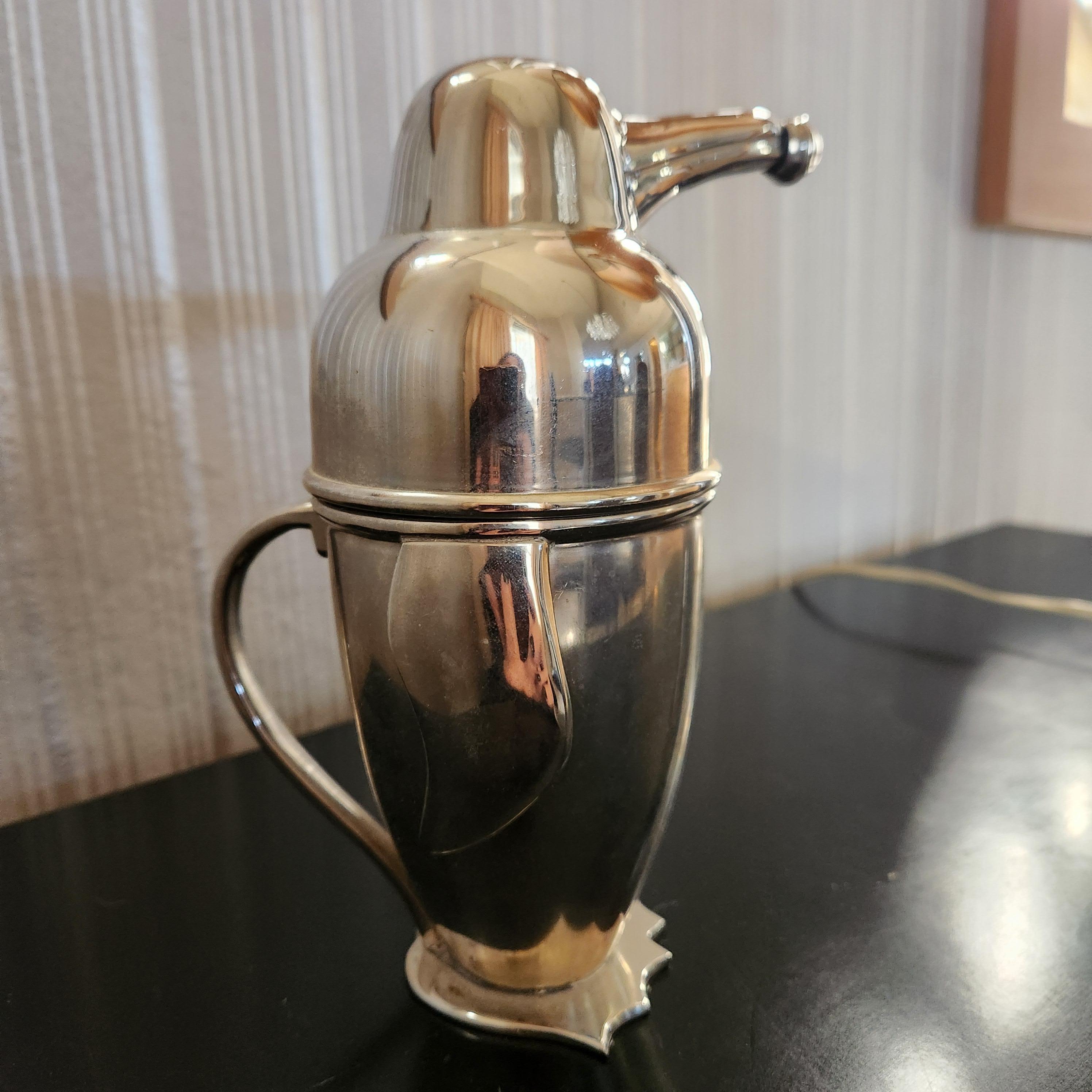 Vintage RH 1936 Penguin Cocktail Shaker Server In Good Condition In Chula Vista, CA