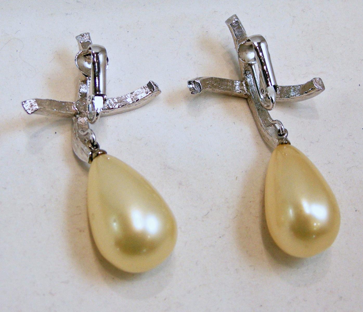 Women's or Men's Vintage Rhinestone And Faux Pearl Drop Earrings For Sale