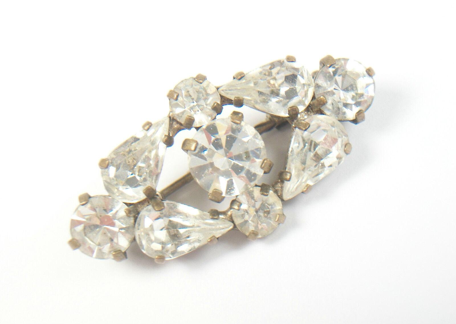Vintage Rhinestone Brooch - Trombone Clasp - Unsigned - Circa 1950's In Good Condition For Sale In Chatham, CA