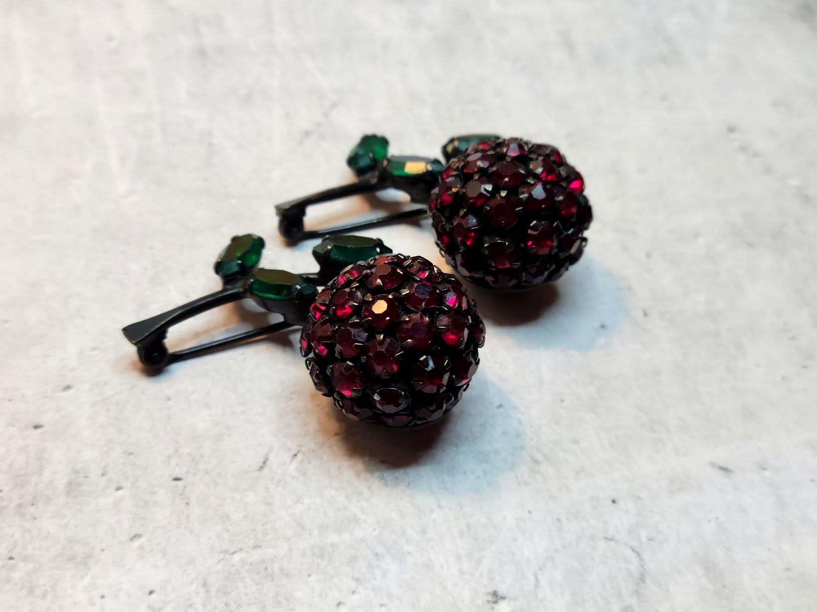 Vintage Rhinestone Cherry Brooches Set In Excellent Condition For Sale In Chesterland, OH