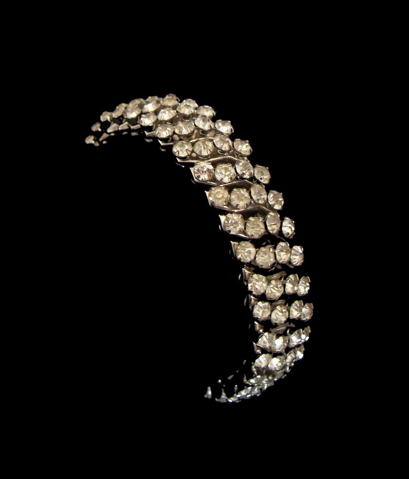 Vintage rhinestone flex bracelet - fine quality - four rows of round cut stones - unsigned - mid 20th century.

Excellent vintage condition - no loss - no damage - no repairs - minor signs of age and use - ready to wear.

Size/Dimensions - 5/8