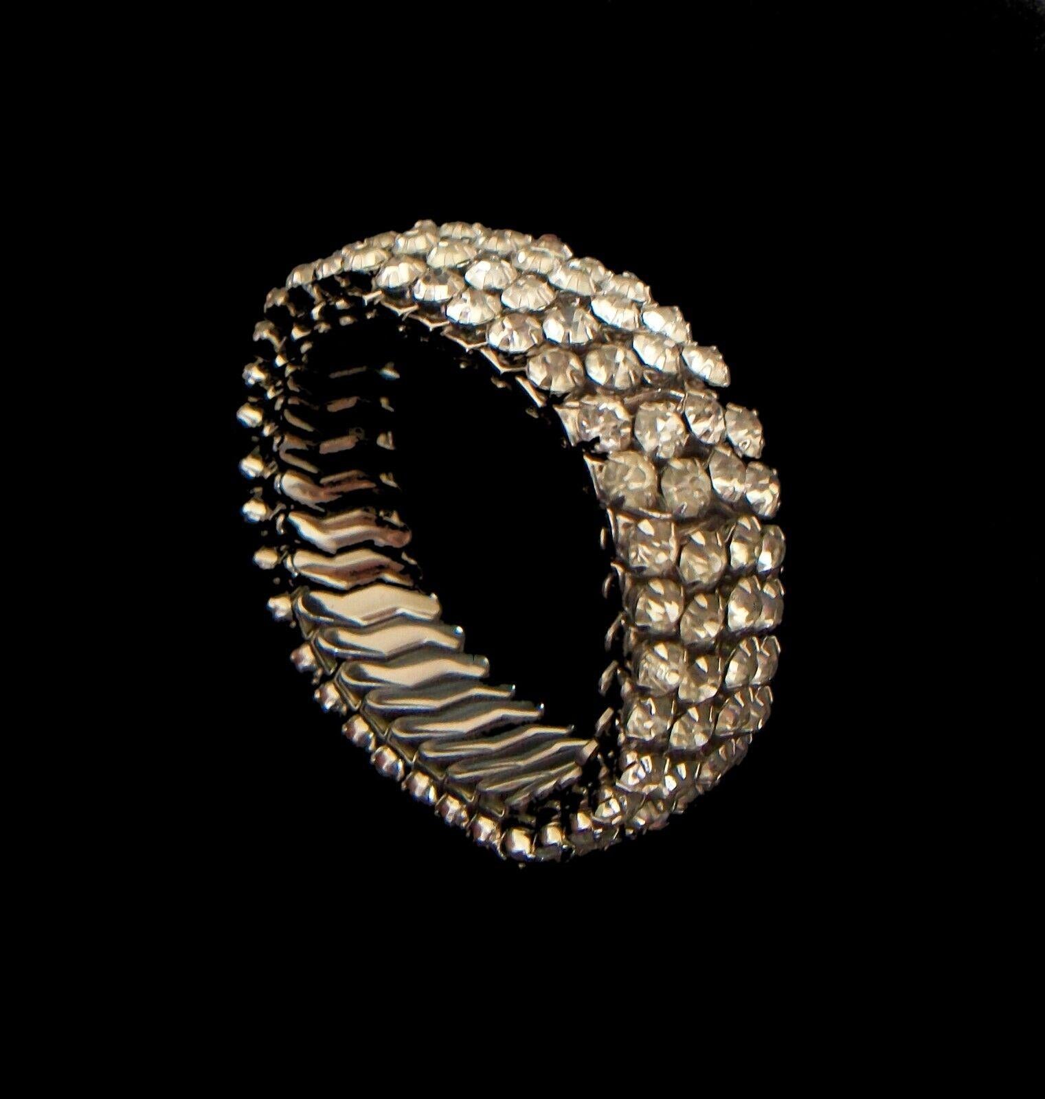 Women's Vintage Rhinestone Flex Bracelet - Unsigned - Mid 20th Century For Sale