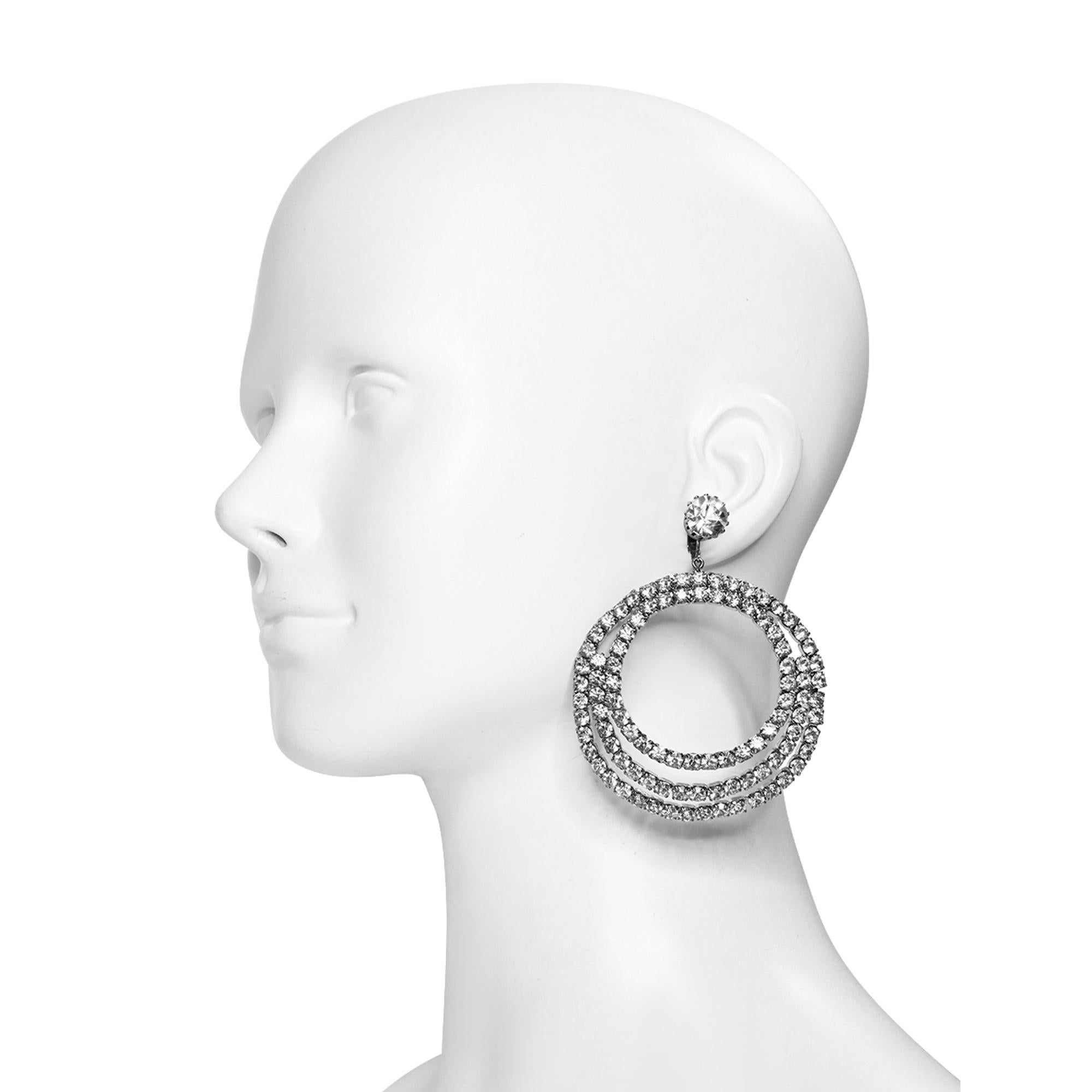 Aros colgantes grandes vintage de strass Circa años 80 Moderno en venta