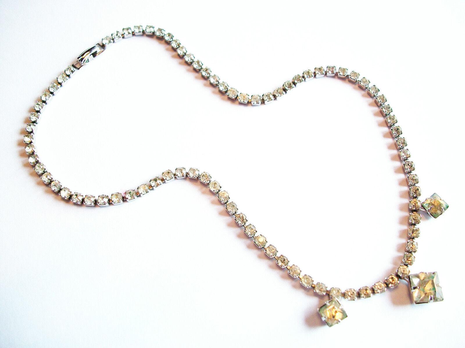 Art Deco Rhinestone Necklace - Unsigned - Circa 1950's In Good Condition For Sale In Chatham, CA