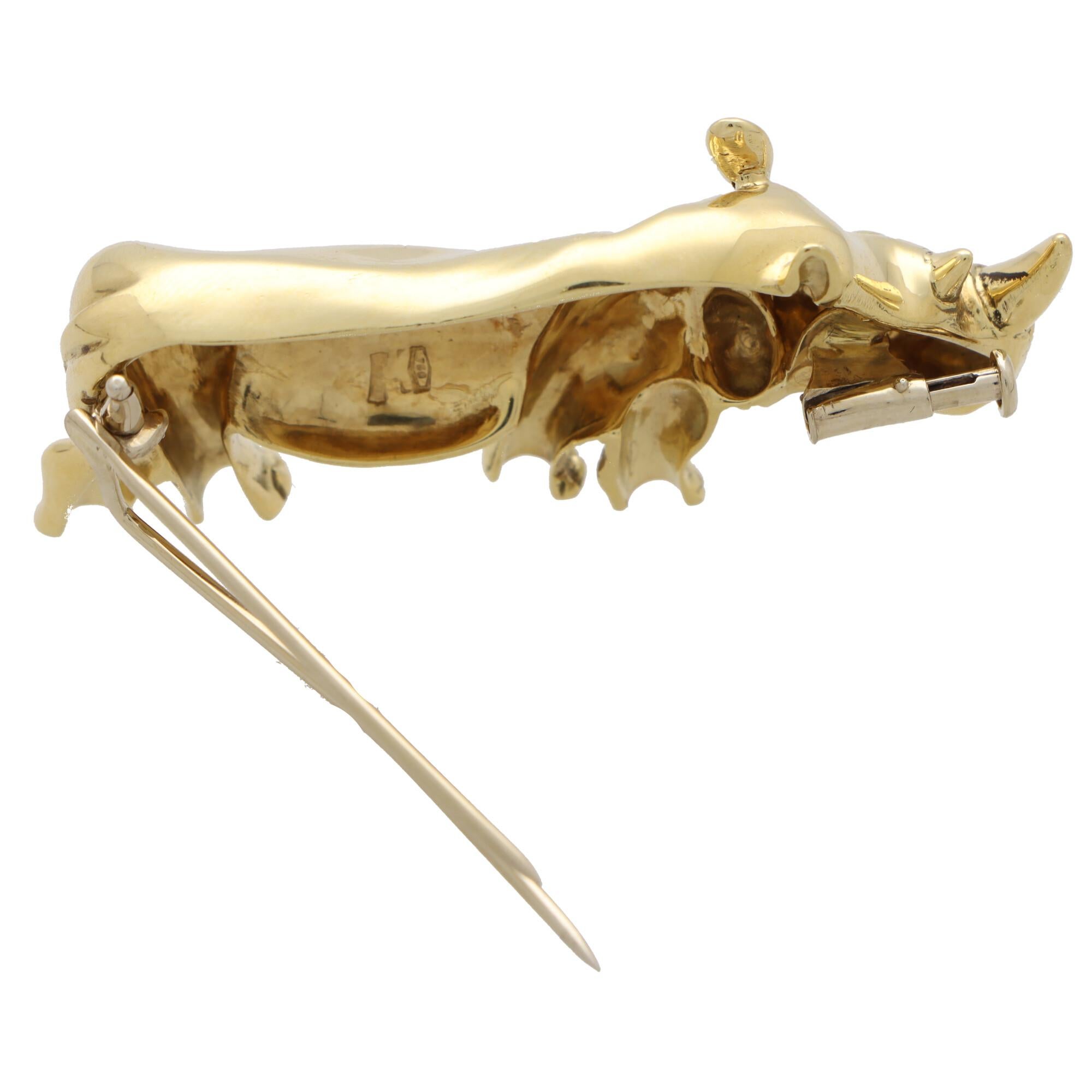 Vintage Rhino-Brosche mit Diamanten, gefasst in 18k Gelbgold (Rundschliff) im Angebot