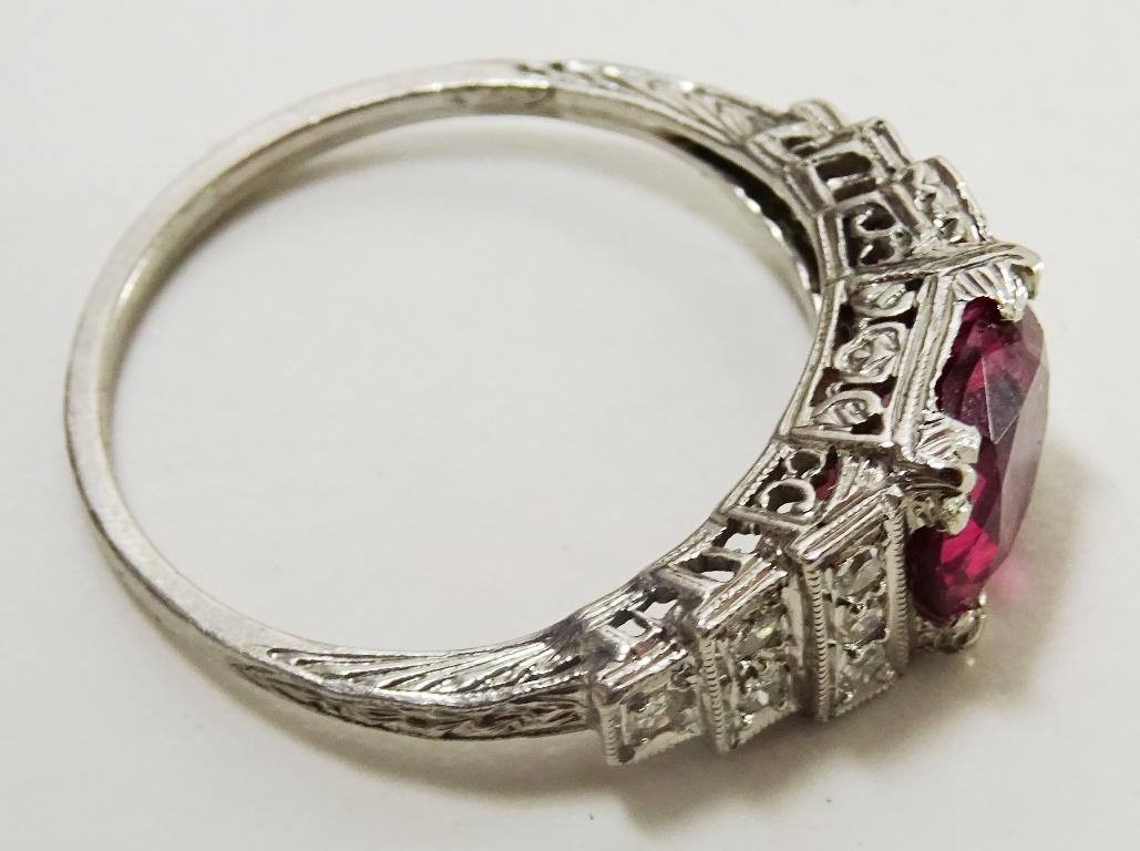 Vintage Rhodalite and Diamond Art Deco Platinum Ring In Excellent Condition For Sale In Jerusalem, IL