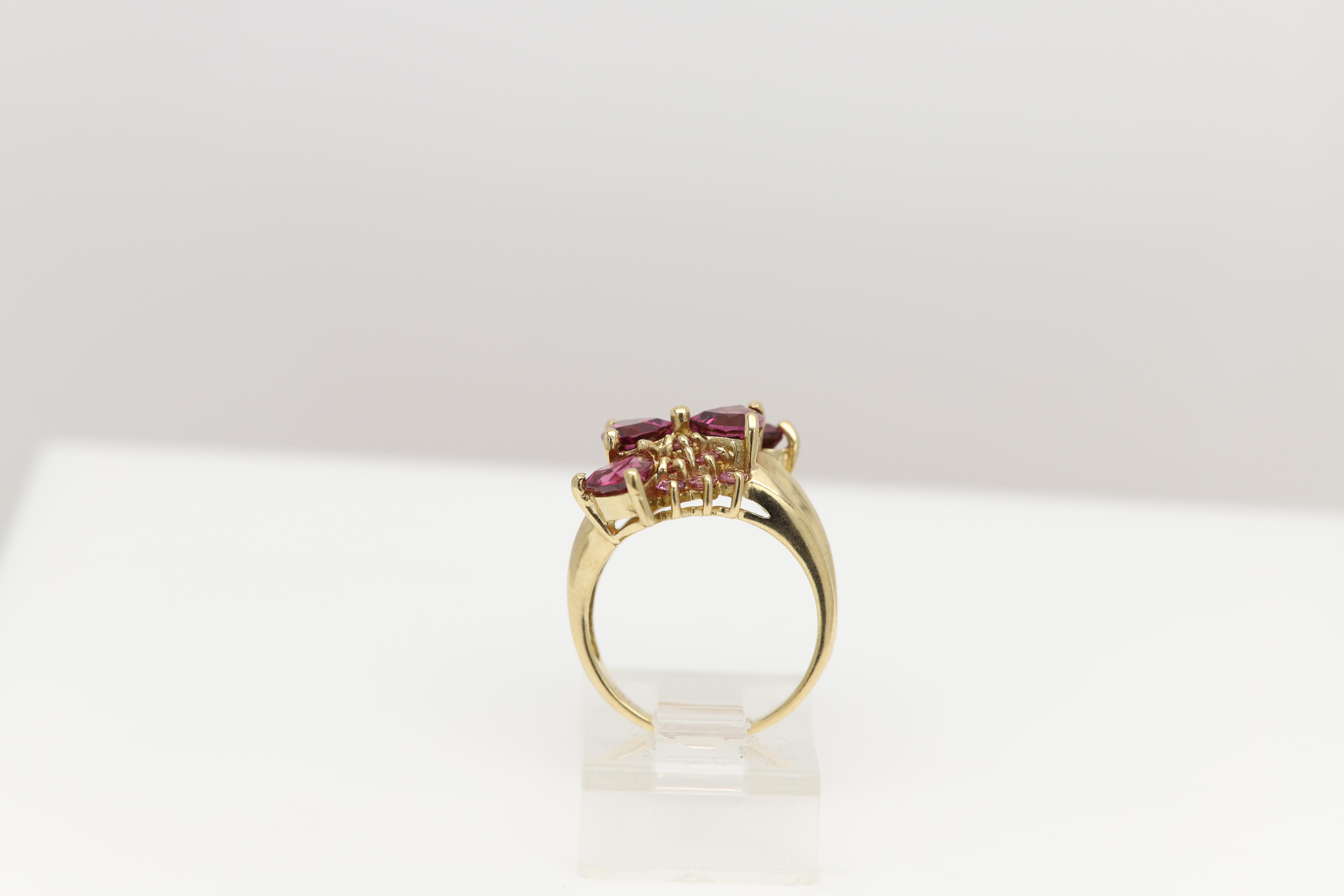 Vintage Rhodolite Ring 10 Karat Gold Trillian shape Cluster Gemstones en vente 5
