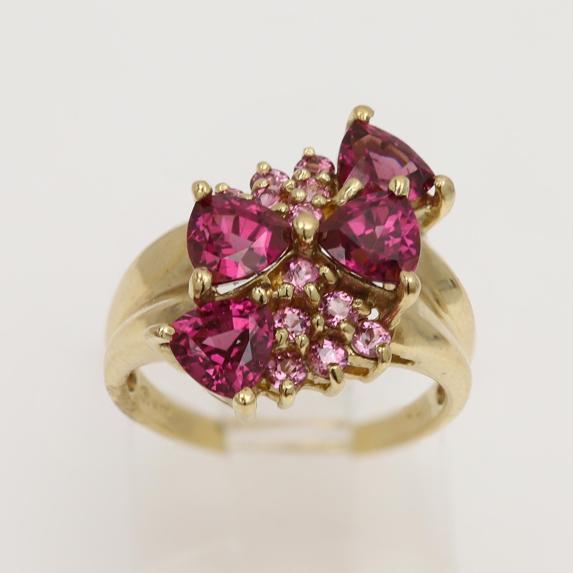 Vintage Rhodolite Ring 10 Karat Gold Trillian shape Cluster Gemstones Neuf - En vente à Brooklyn, NY
