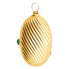 Vintage Ribbed 18k Gold Pill Box with Cabochon Ruby - '80s