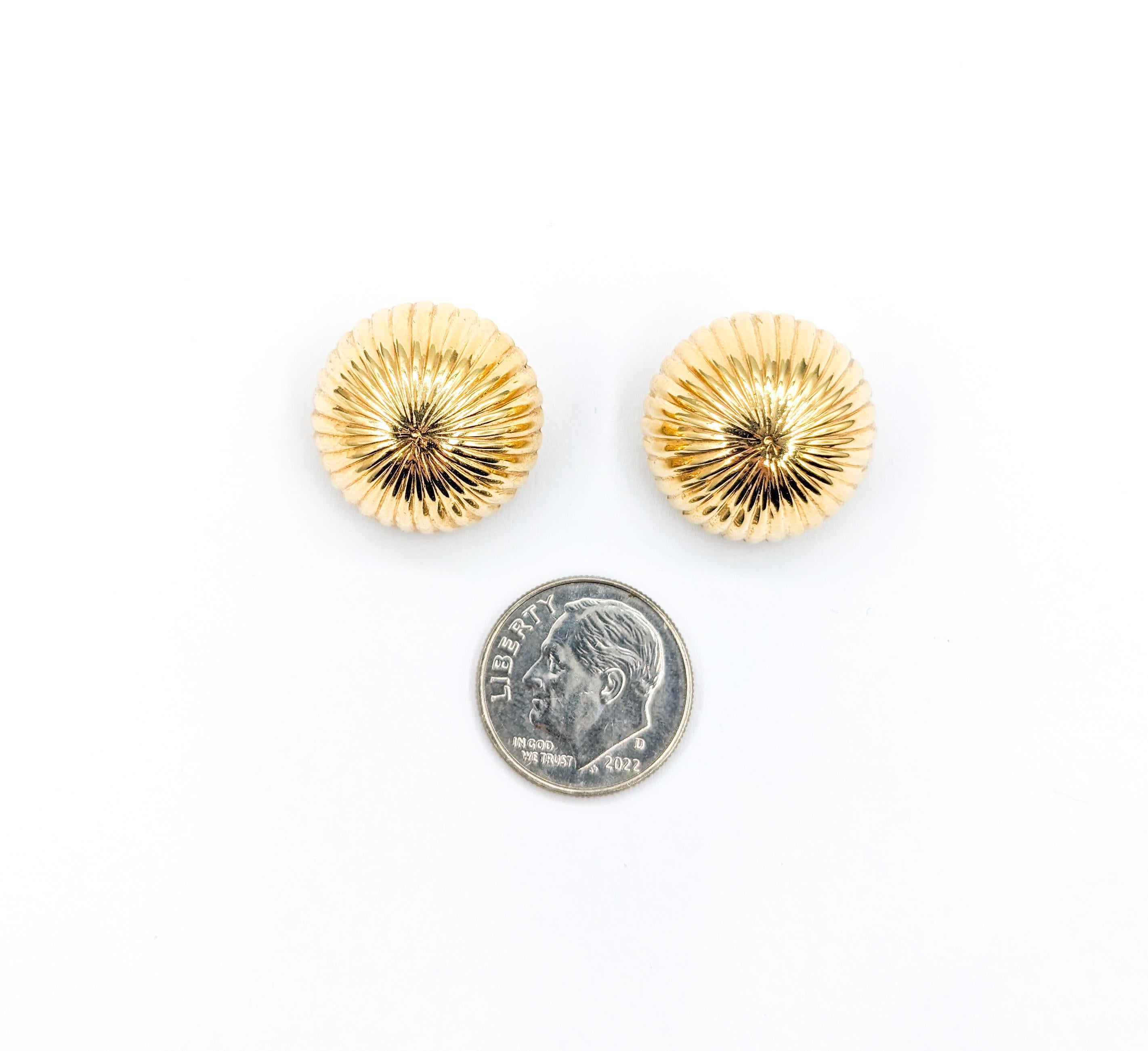 Vintage Ribbed Dome Clip On Earrings For Sale 1
