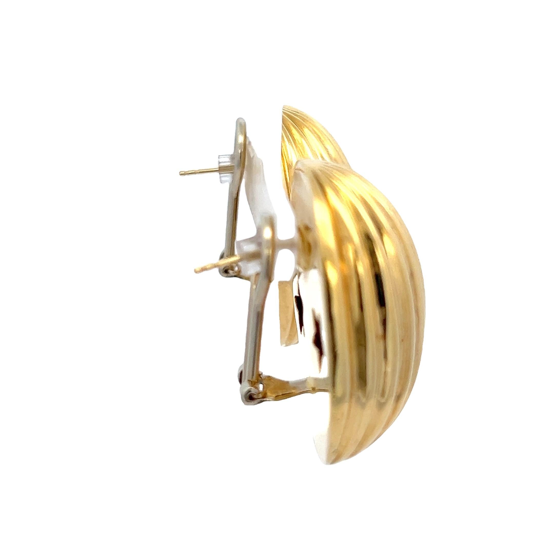 Women's Vintage Ribbed Domed Earrings in 18K Yellow Gold, Clip-On, 1980s For Sale