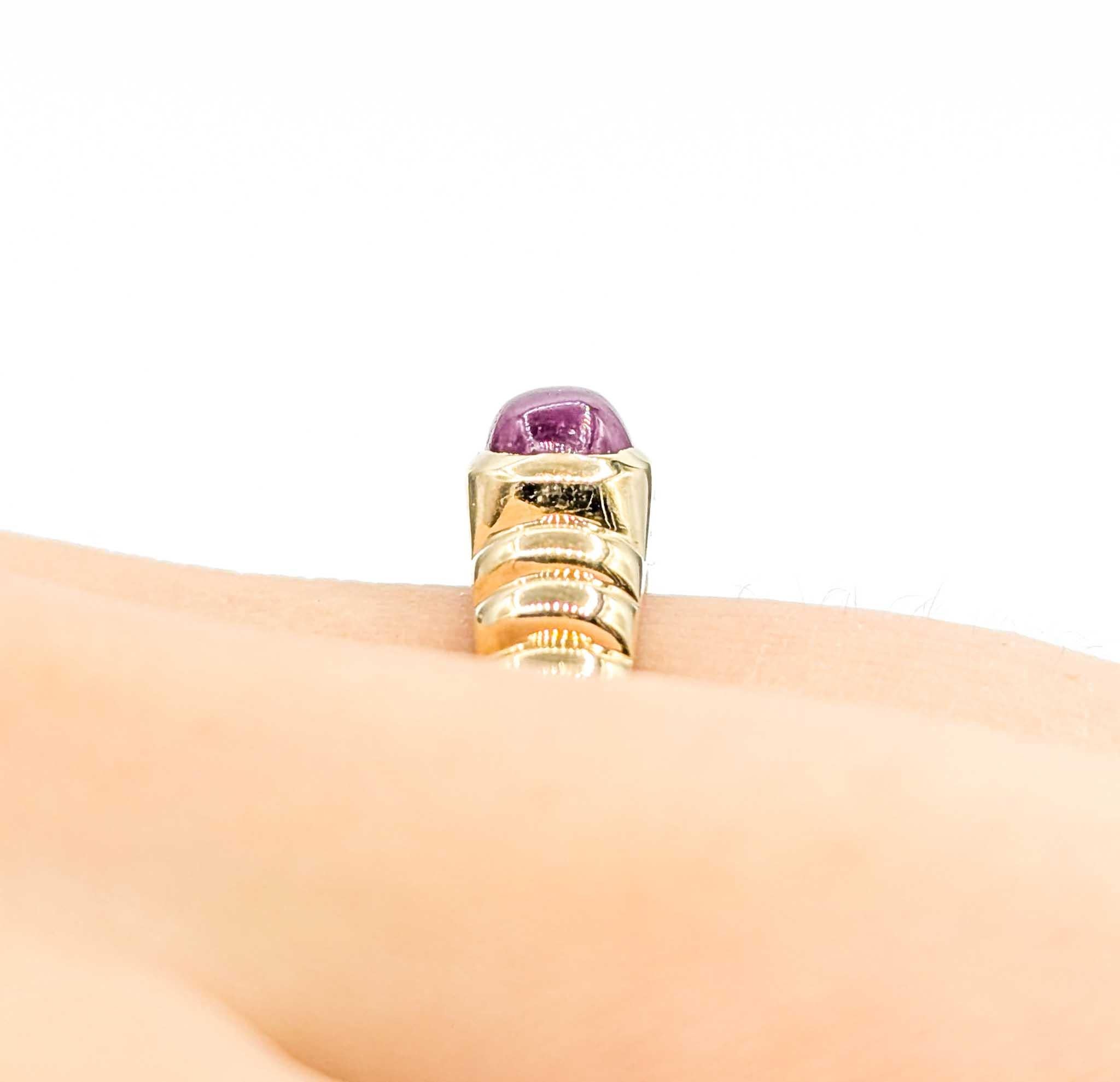 Cabochon Vintage Ribbed Ruby Ring in 14k Yellow Gold For Sale