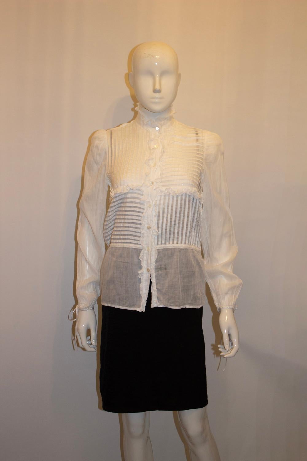 Donna Camicetta con nastri vintage di Milena Francesio in vendita