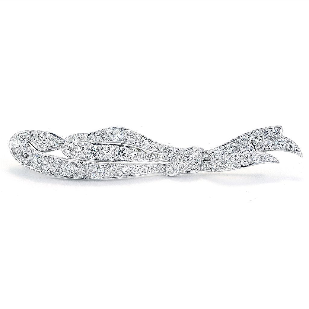 Women's Vintage Ribbon Motif Diamond Pin in Platinum and White Gold For Sale