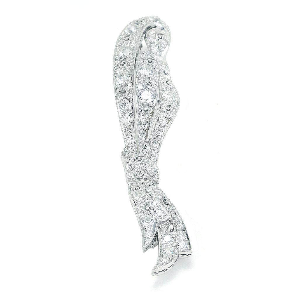 Vintage Ribbon Motif Diamond Pin in Platinum and White Gold For Sale 1