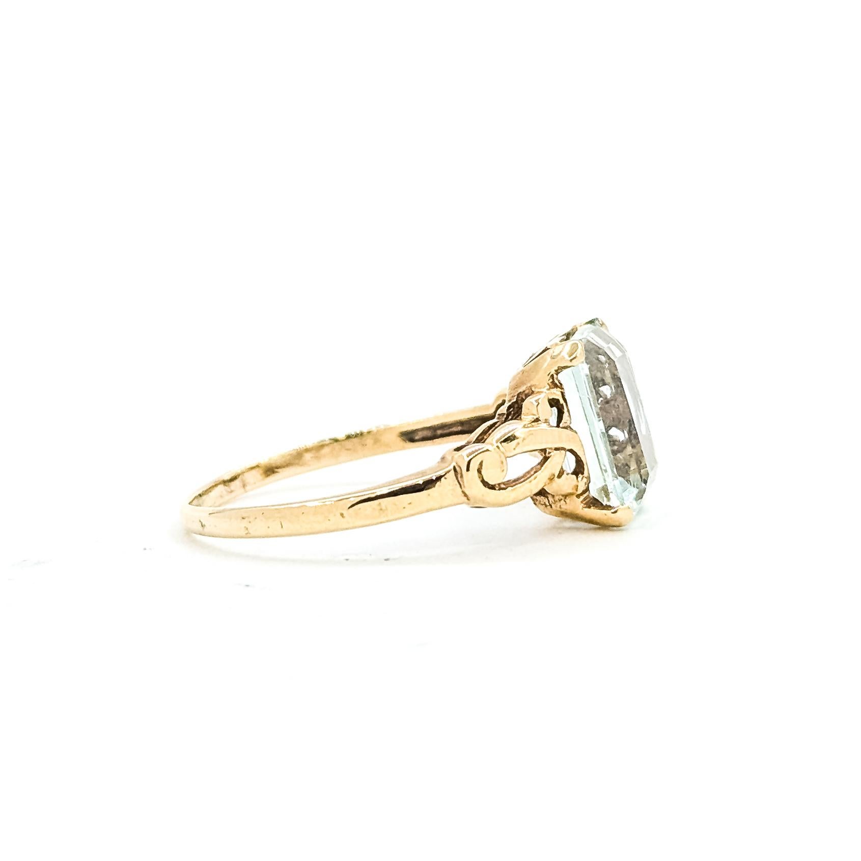 Vintage Ribbon-Style Aquamarin Ring in 10k Gelbgold im Angebot 1