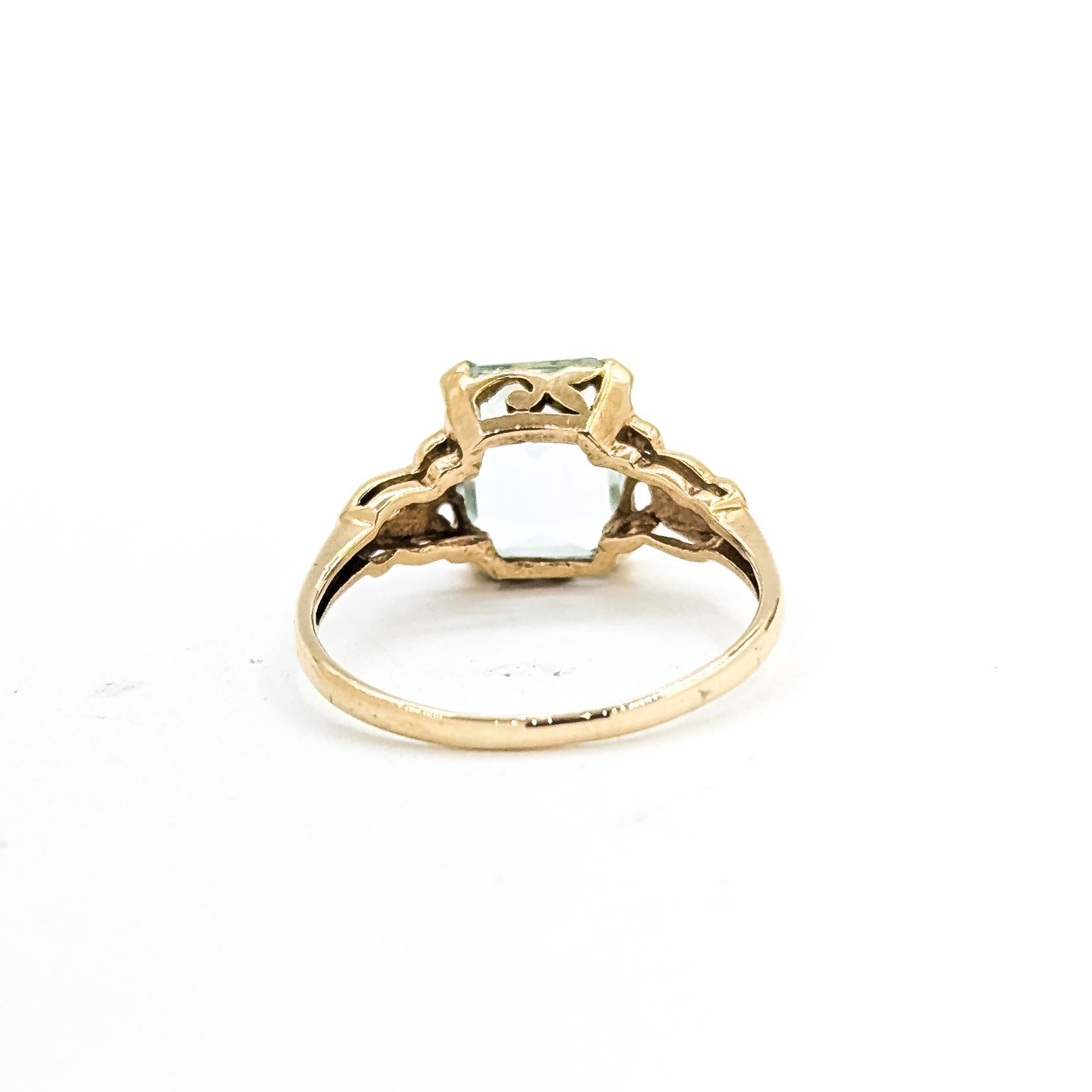 Vintage Ribbon-Style Aquamarin Ring in 10k Gelbgold im Angebot 2