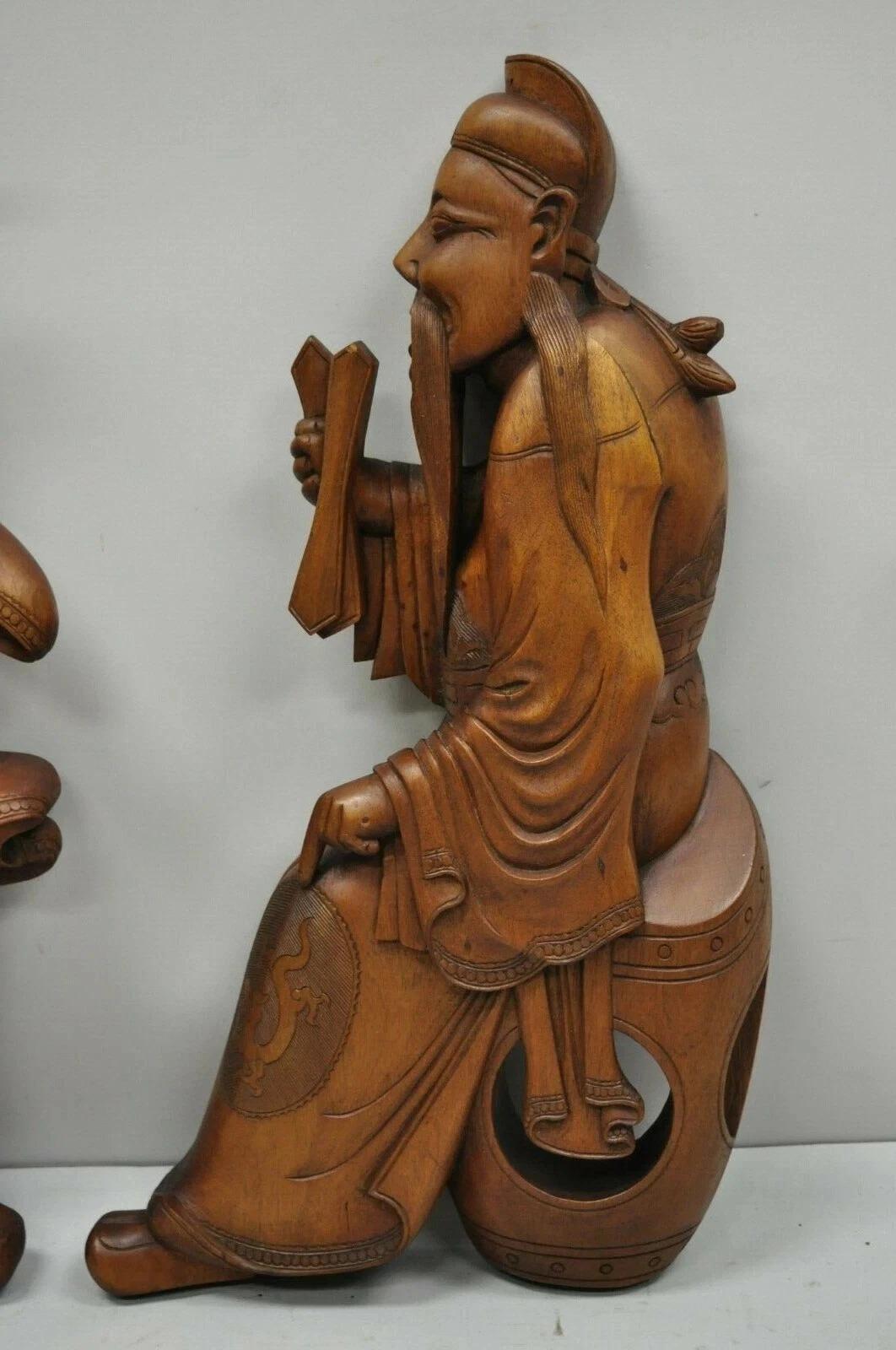 Vintage Ricardo Lynn geschnitzt Teakholz orientalischen Figuren Flöte Spieler Wiseman Pair (Chinoiserie) im Angebot