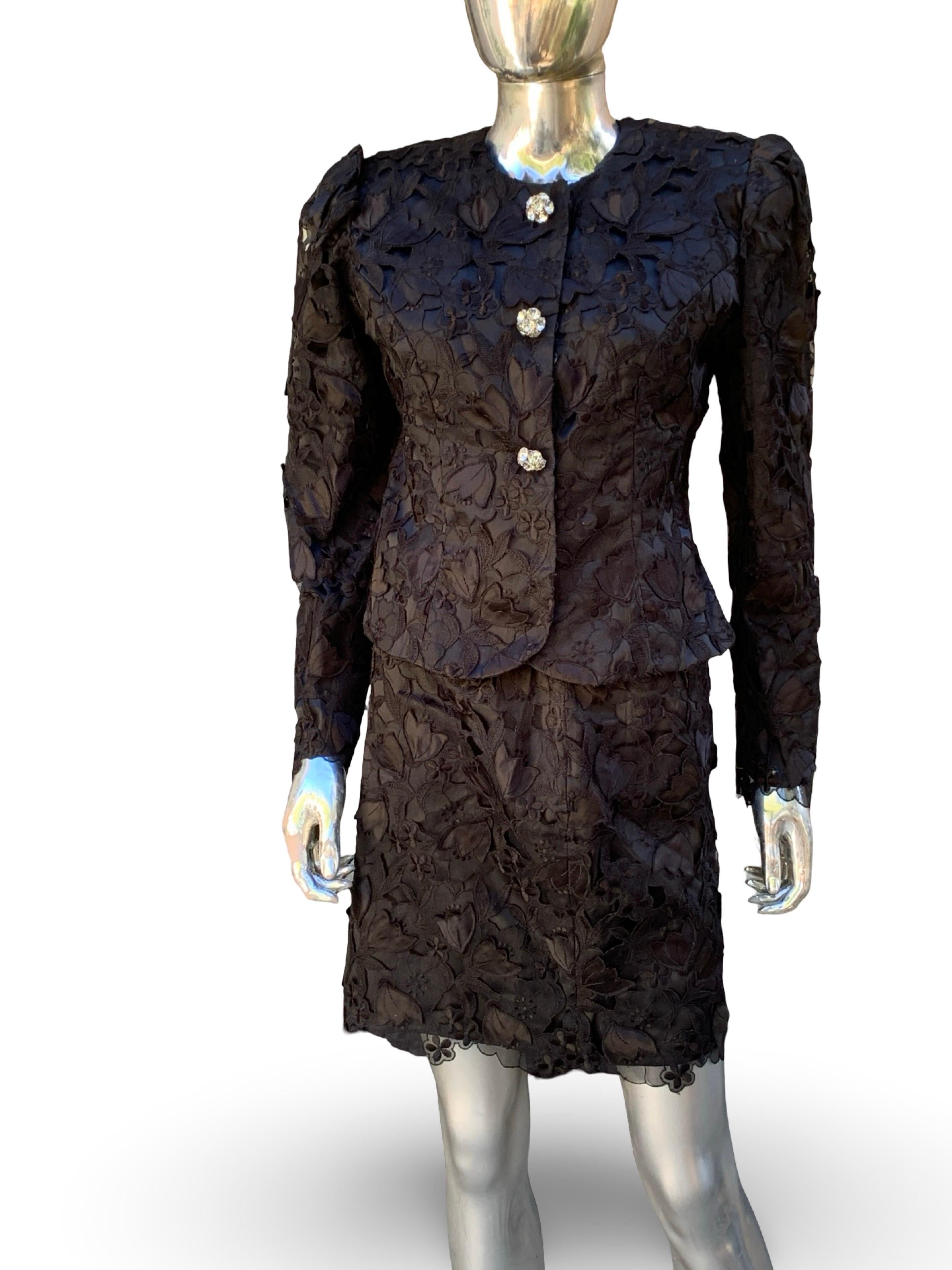 Vintage Ricco Antonio bestickt schwarzer Spitze Abend Dinner Anzug Größe 6/8 (Schwarz) im Angebot