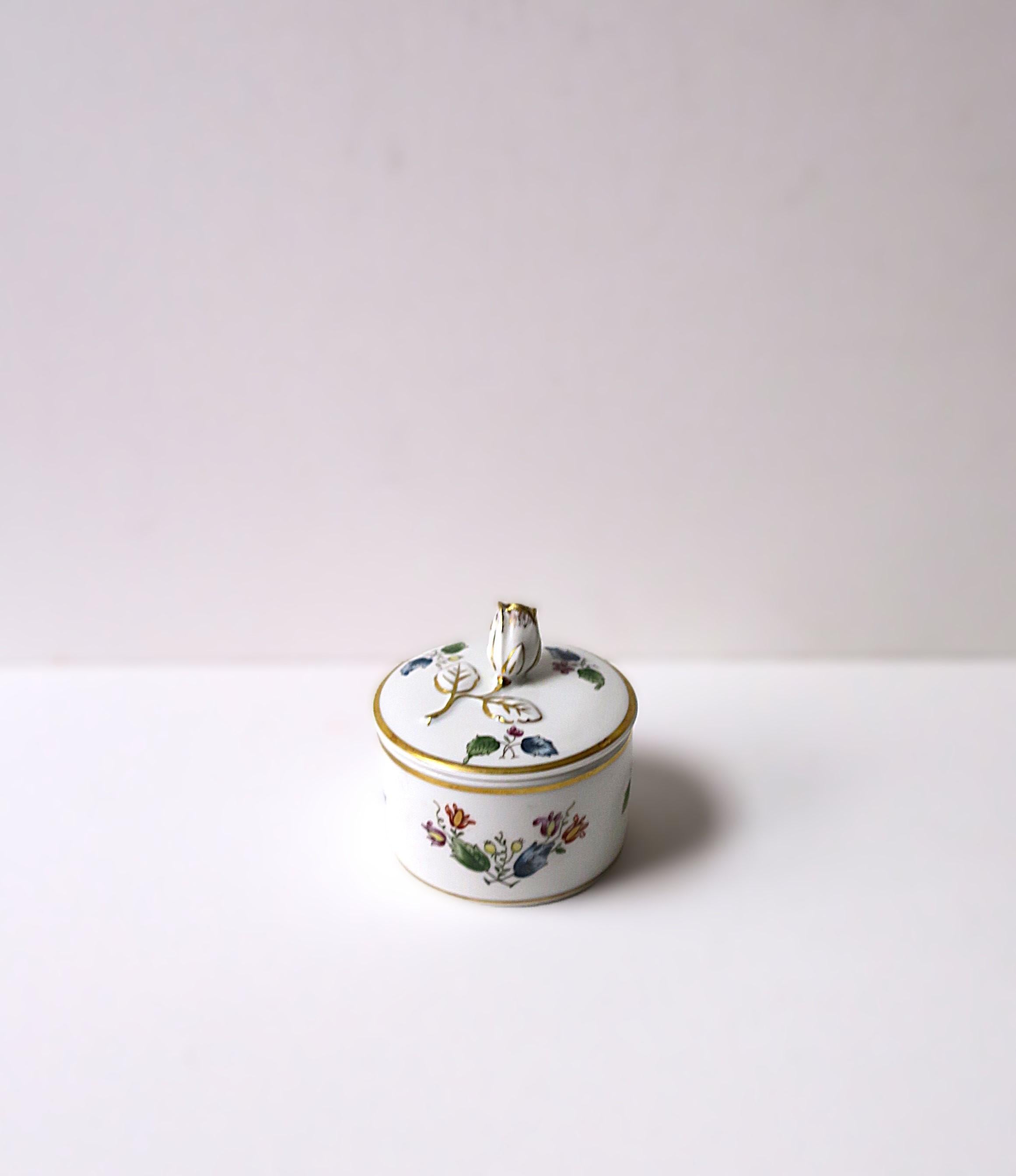 Vintage Richard Ginori Porcelain Jewelry Box For Sale 5
