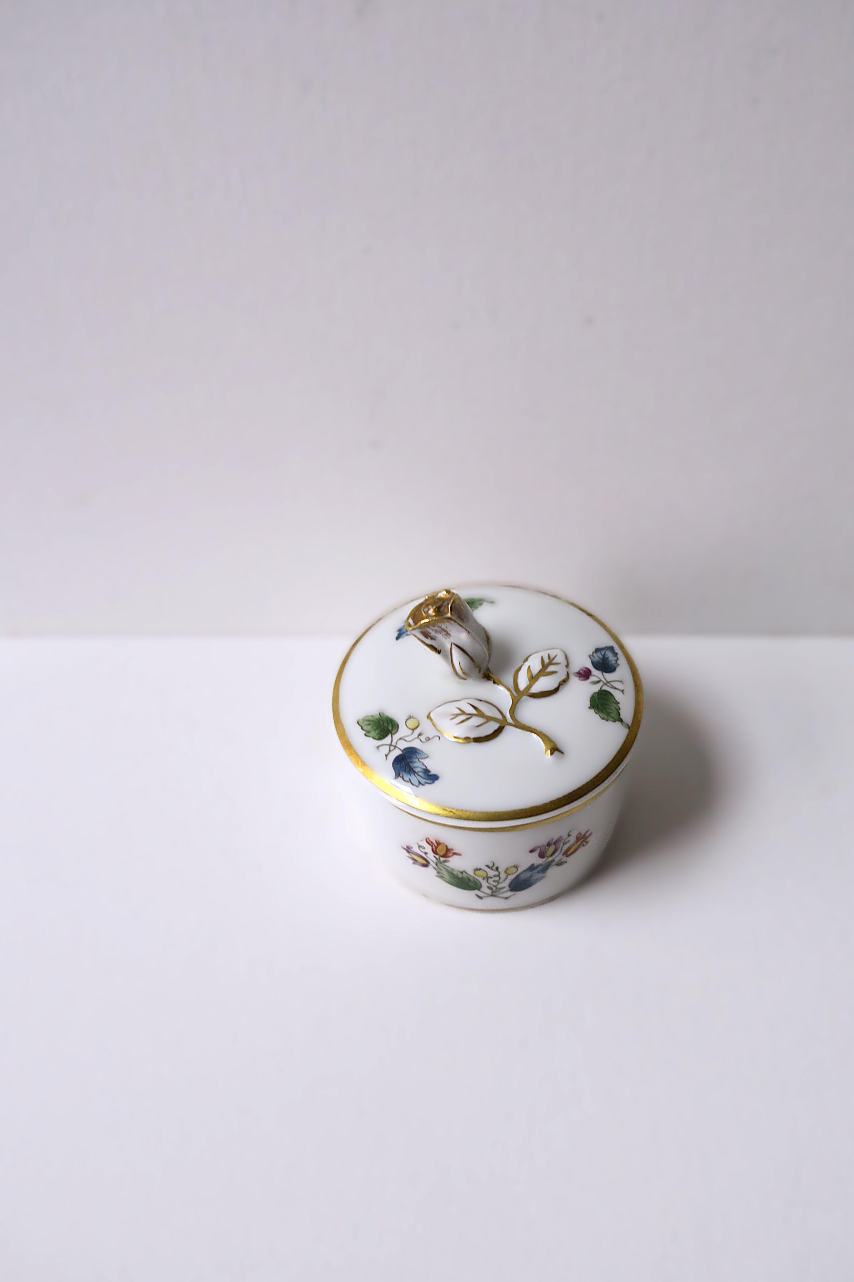 Vintage Richard Ginori Porcelain Jewelry Box For Sale 6