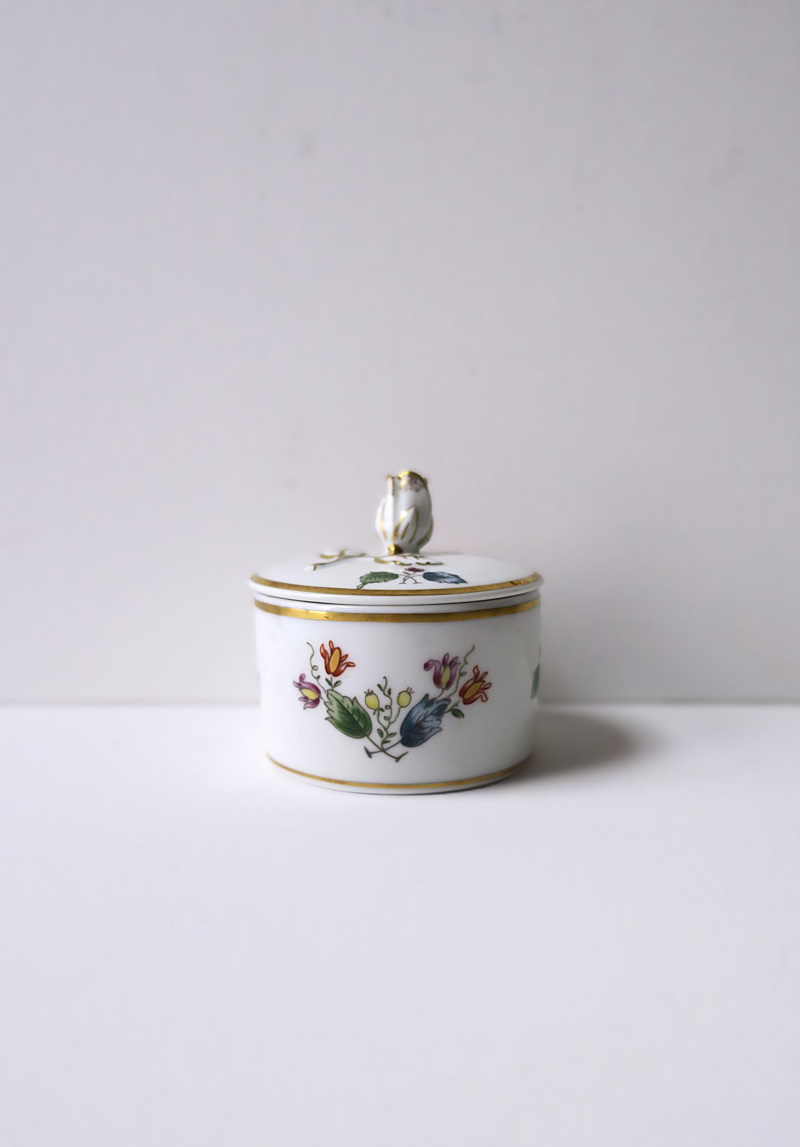 A beautiful vintage Italian porcelain jewelry box with flower rose detail, by designer Richard Ginori, circa mid-20th century, Italy. Box has a beautiful, detailed gold rose flower and leaf detail on lid serving as the boxes' knob with other flowers