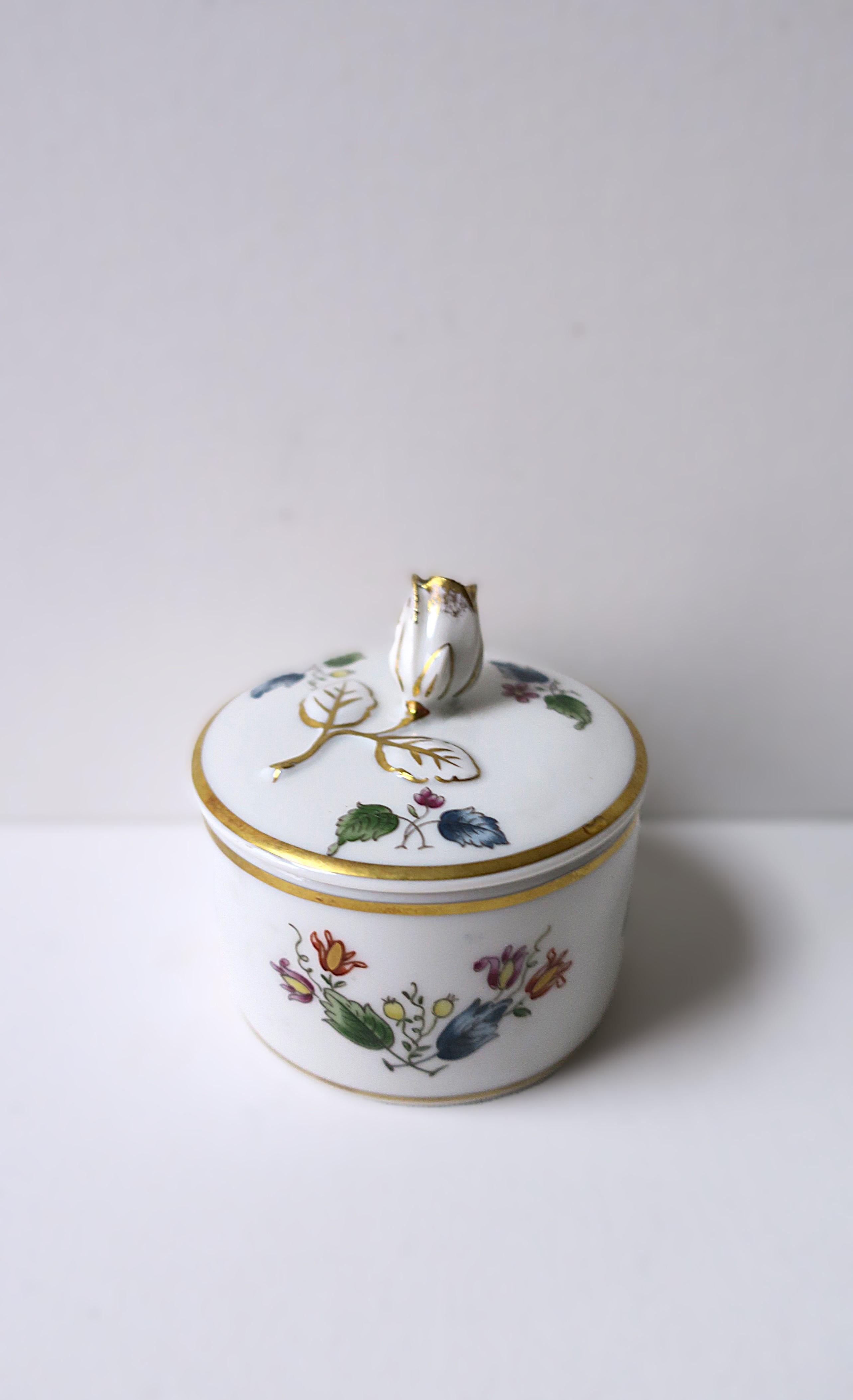 Italian Vintage Richard Ginori Porcelain Jewelry Box For Sale