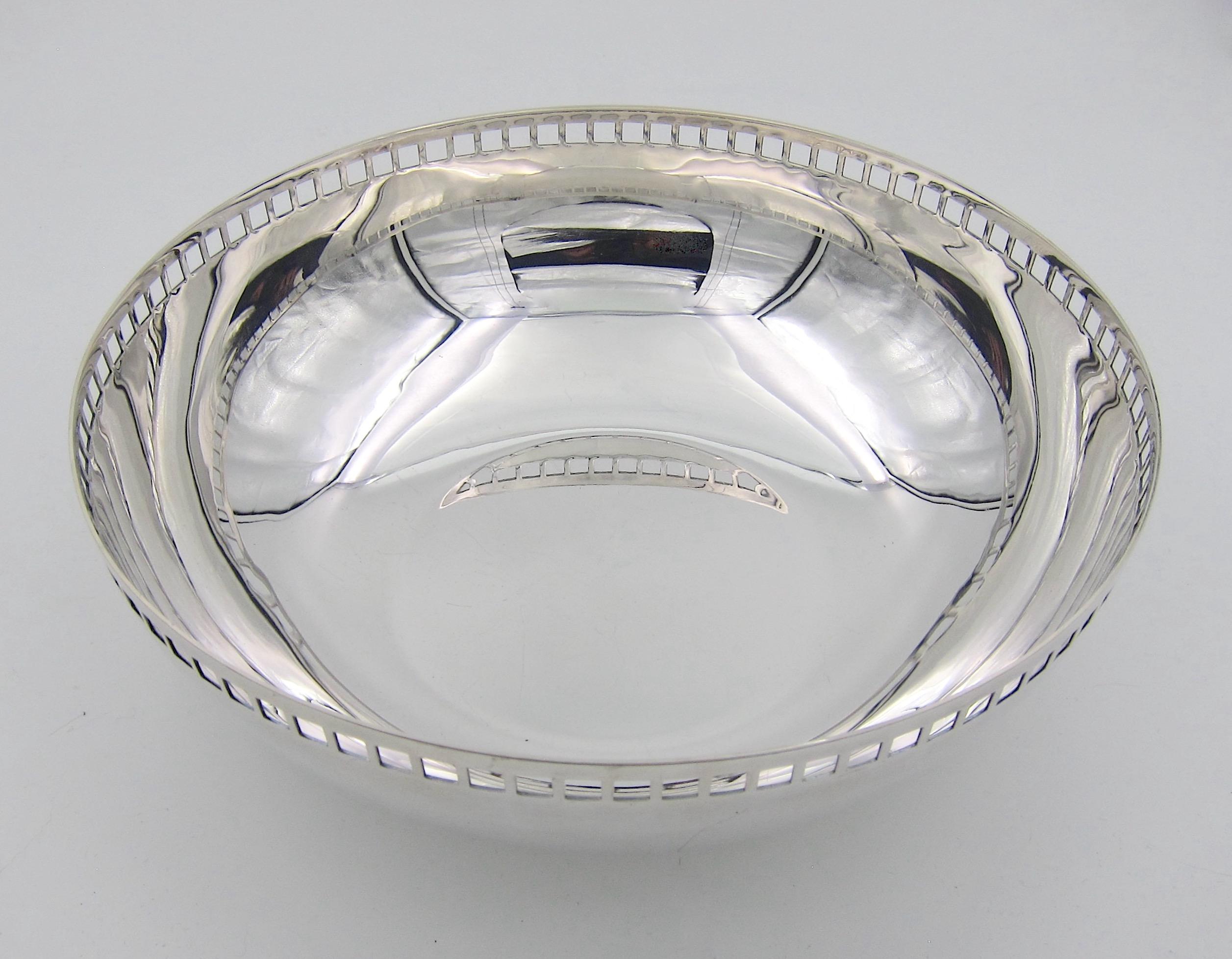 Vintage Richard Meier for Swid Powell Silver Plated Bowl In Good Condition In Los Angeles, CA