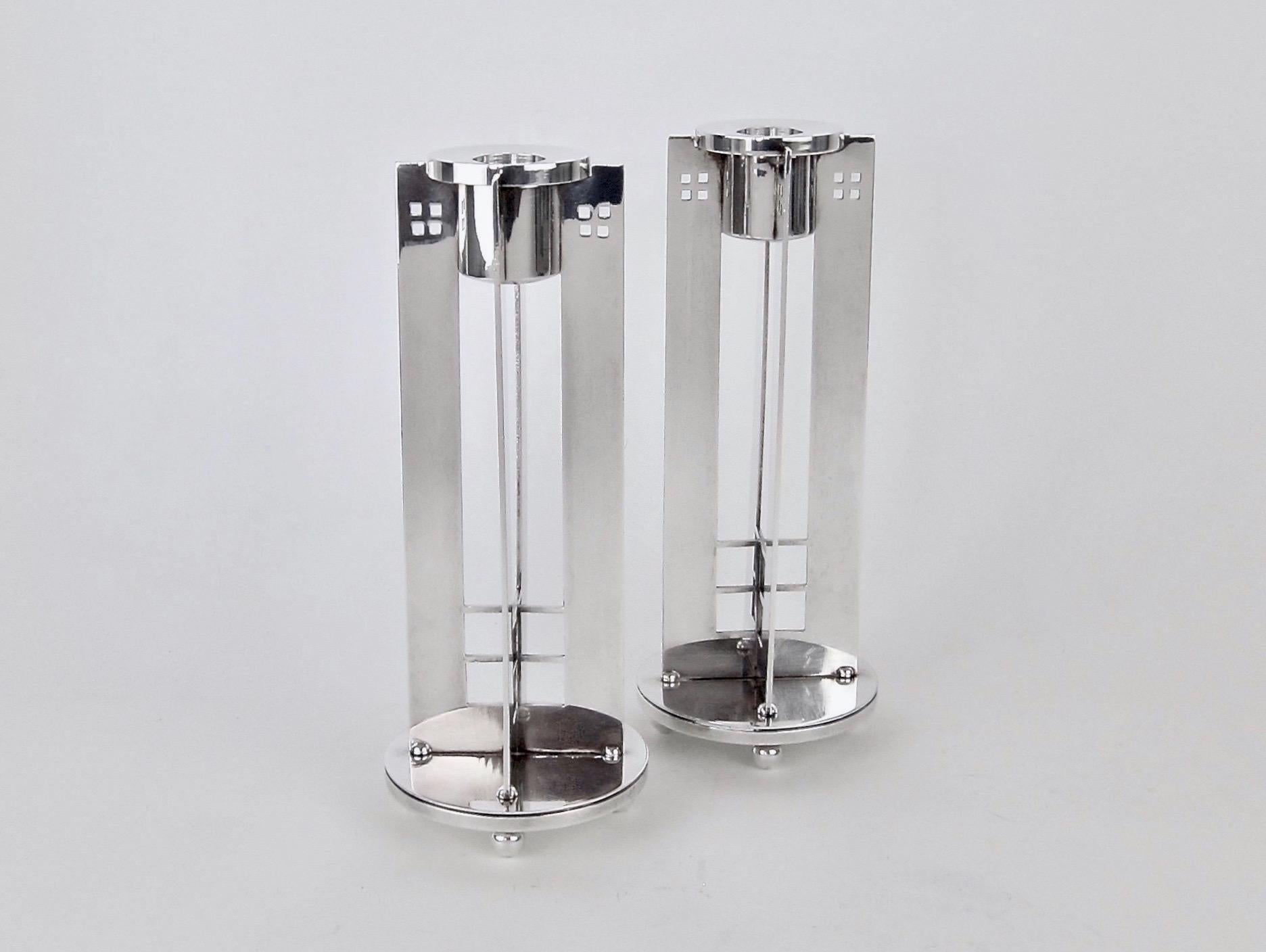 A vintage pair of sculptural “King Richard” candlesticks designed in silver-plate by American architect Richard Meier (b. 1934) for Swid Powell in 1983. The modernist candle holders were part of Swid Powell's inaugural collection of high-style