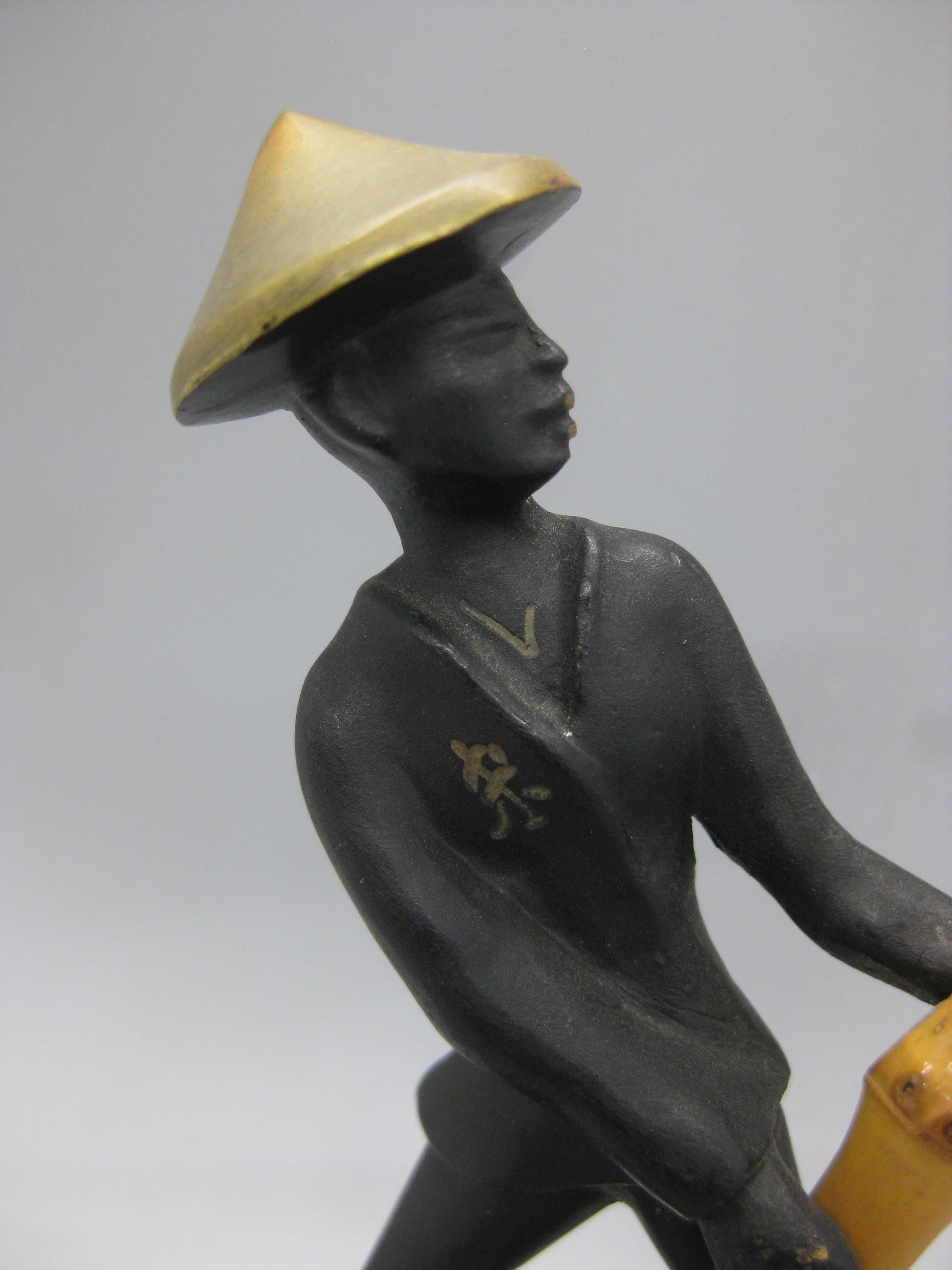 XX secolo Vintage Richard Rohac Austriaco Vienna Bronze Uomo Asiatico con Figura di Bambù Statua in vendita