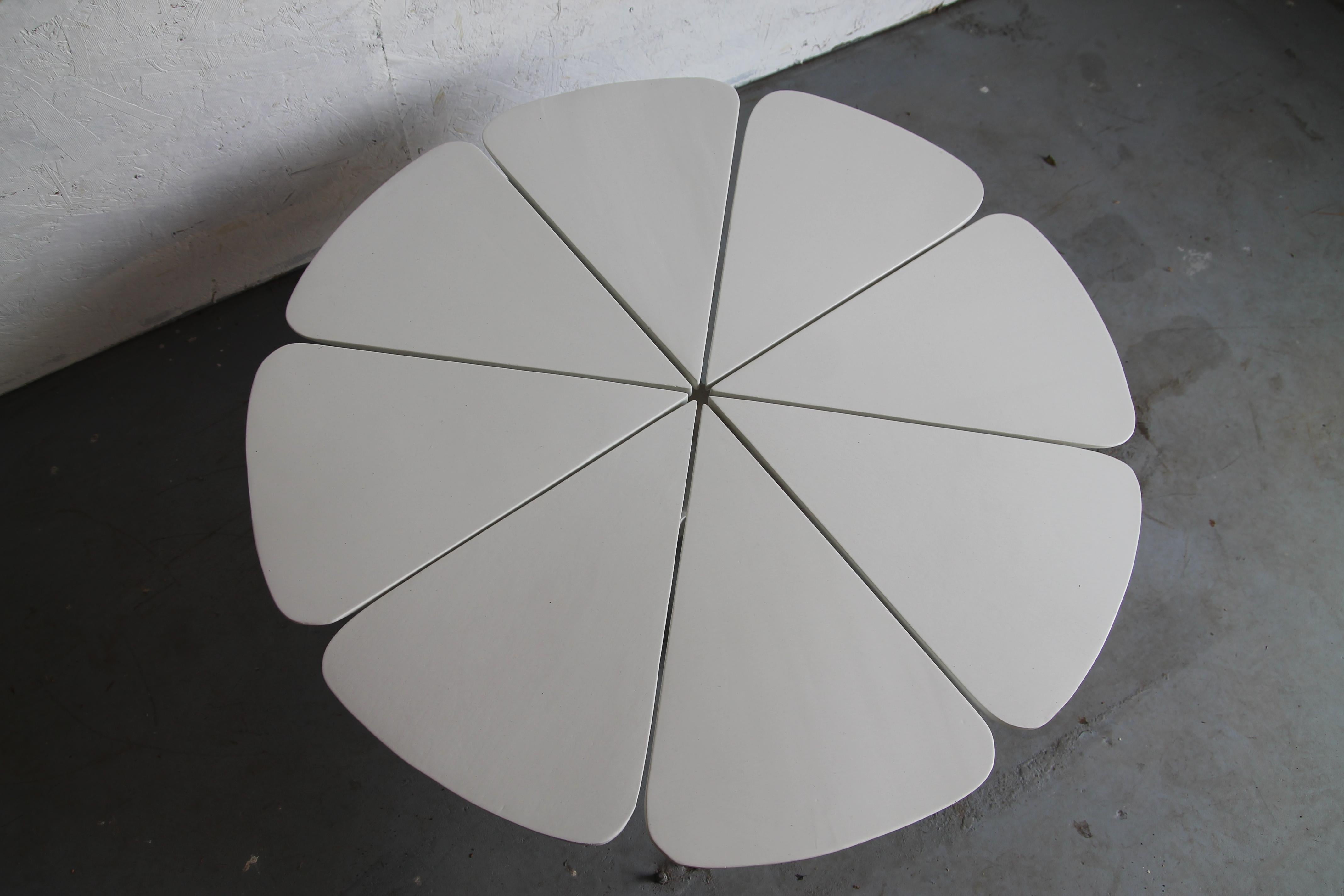 Vintage Richard Schultz White Petal Coffee Table In Good Condition In Asbury Park, NJ