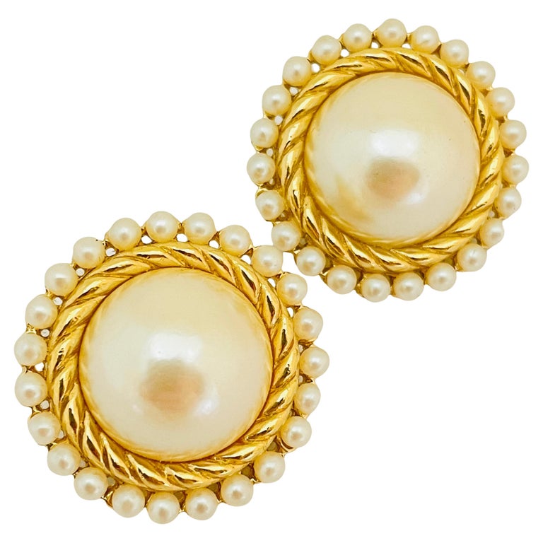 RICHELIEU Boucles d'oreilles vintage à clip en or avec fausses perles - En  vente sur 1stDibs