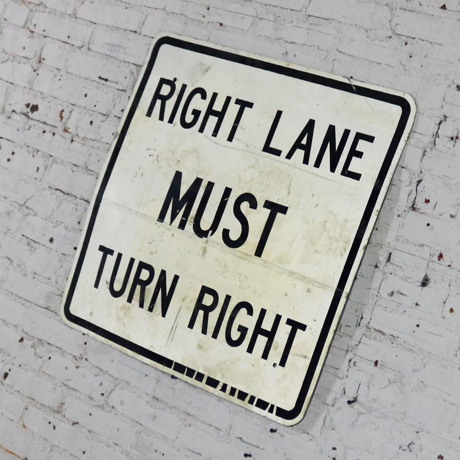 right lane must turn right sign