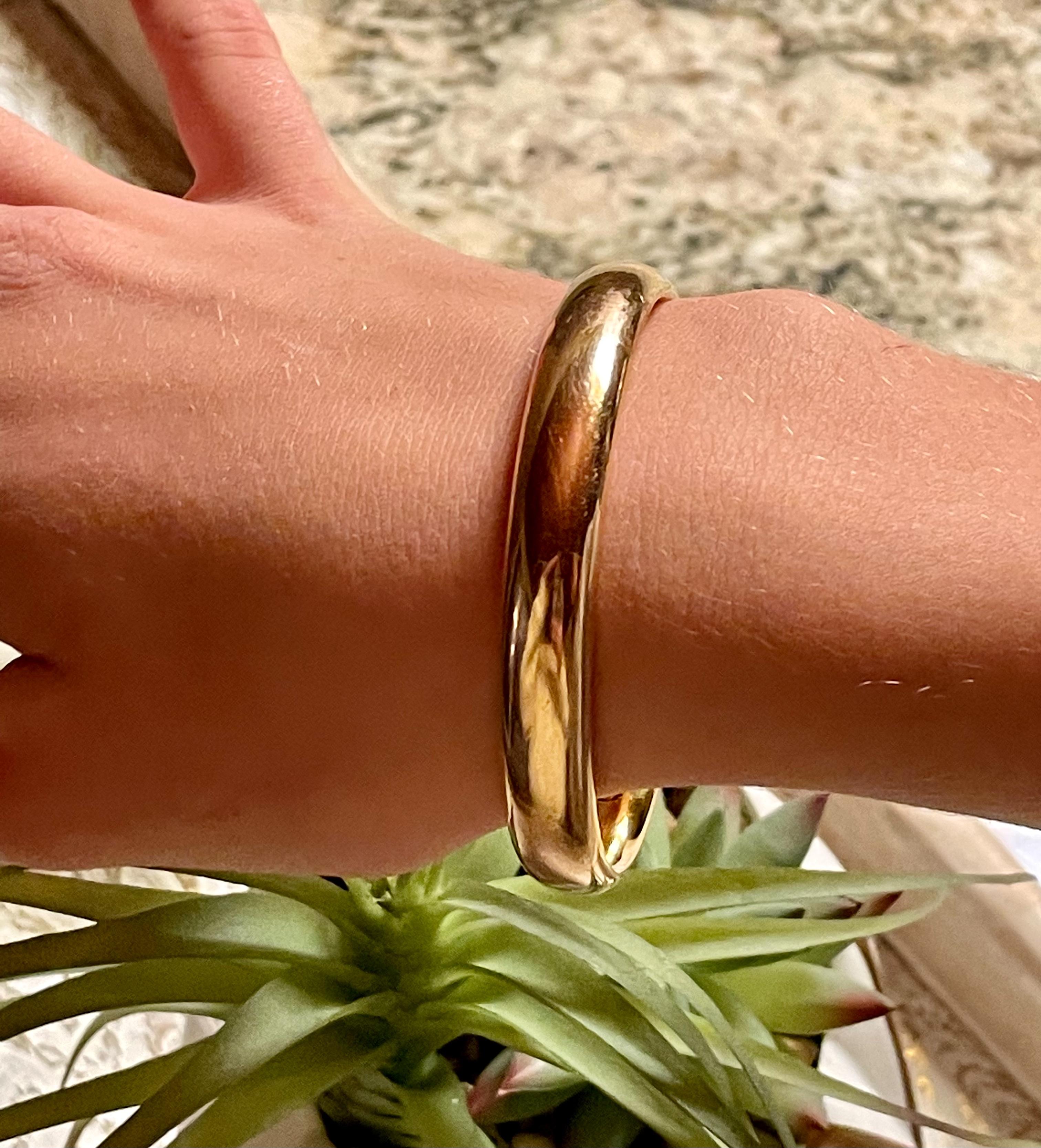 Vintage Riker Brothers 14 Karat Yellow Gold Bangle Bracelet For Sale 1