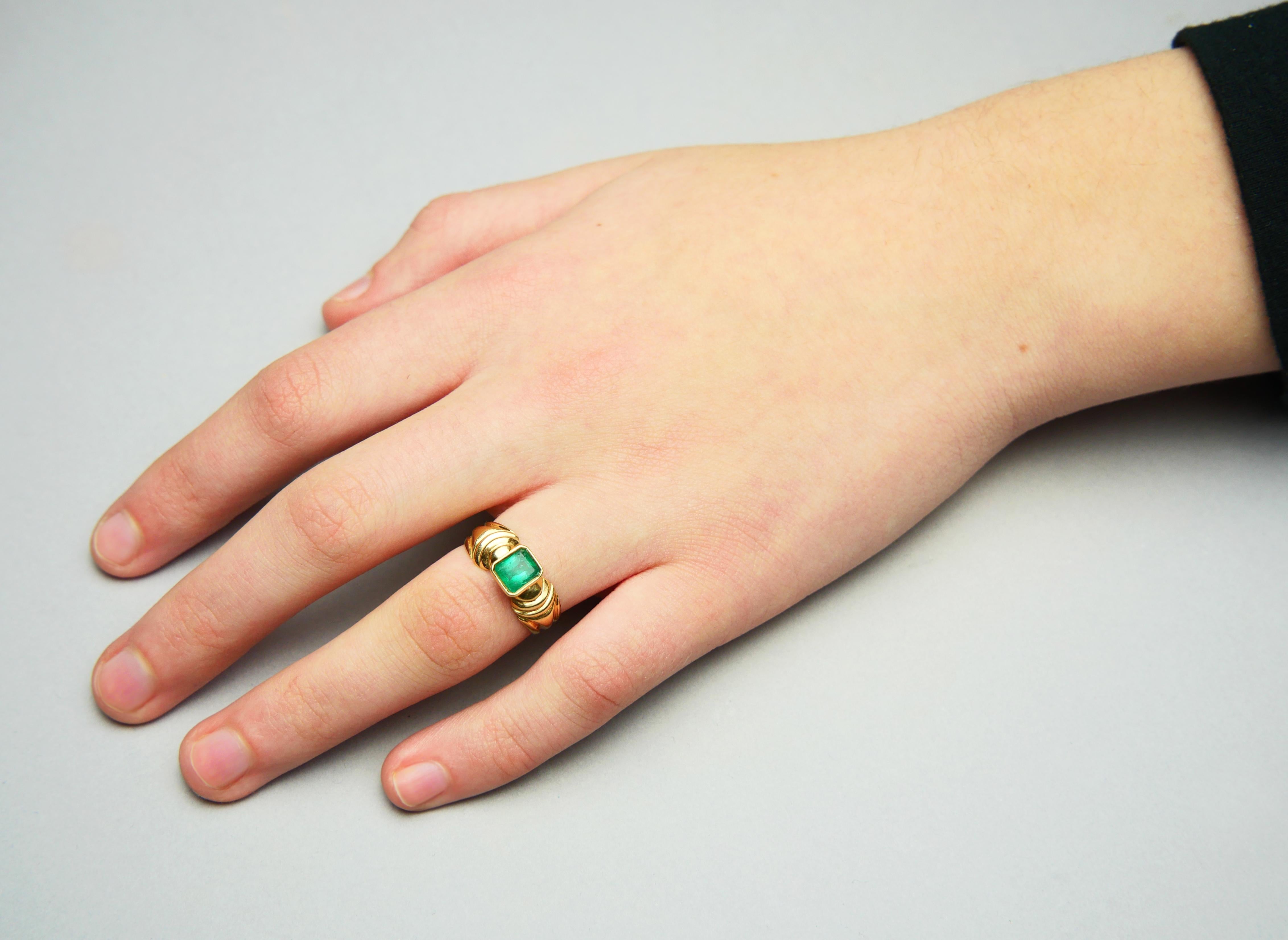 Vintage Ring 0.85ct Smaragd massiv 18K Gelbgold Ø US7 / 3.7gr im Angebot 3