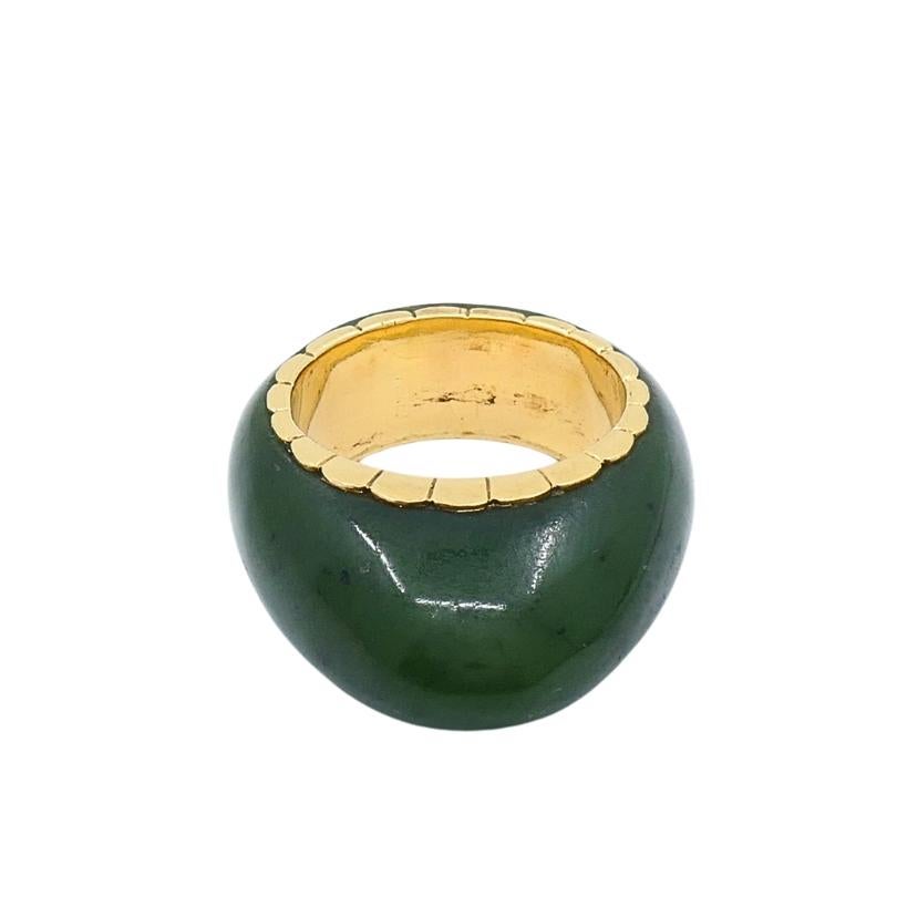 Anello Vintage By in oro 14k con cupola di giada In condizioni buone in vendita a Beverly Hills, CA